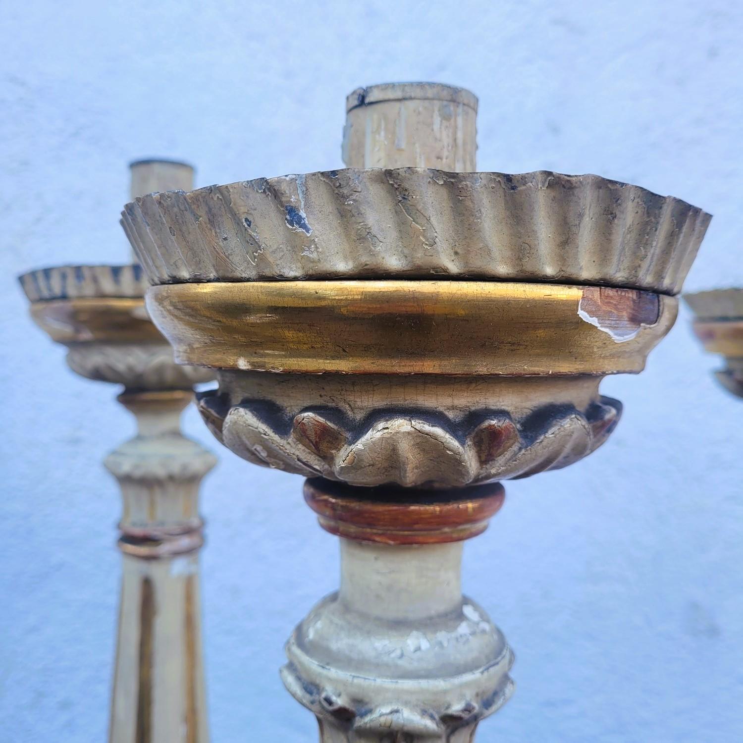 Louis XVI Set Of 6 Large Lacquered And Gilded Wooden Candlesticks, Early 19th Century en vente