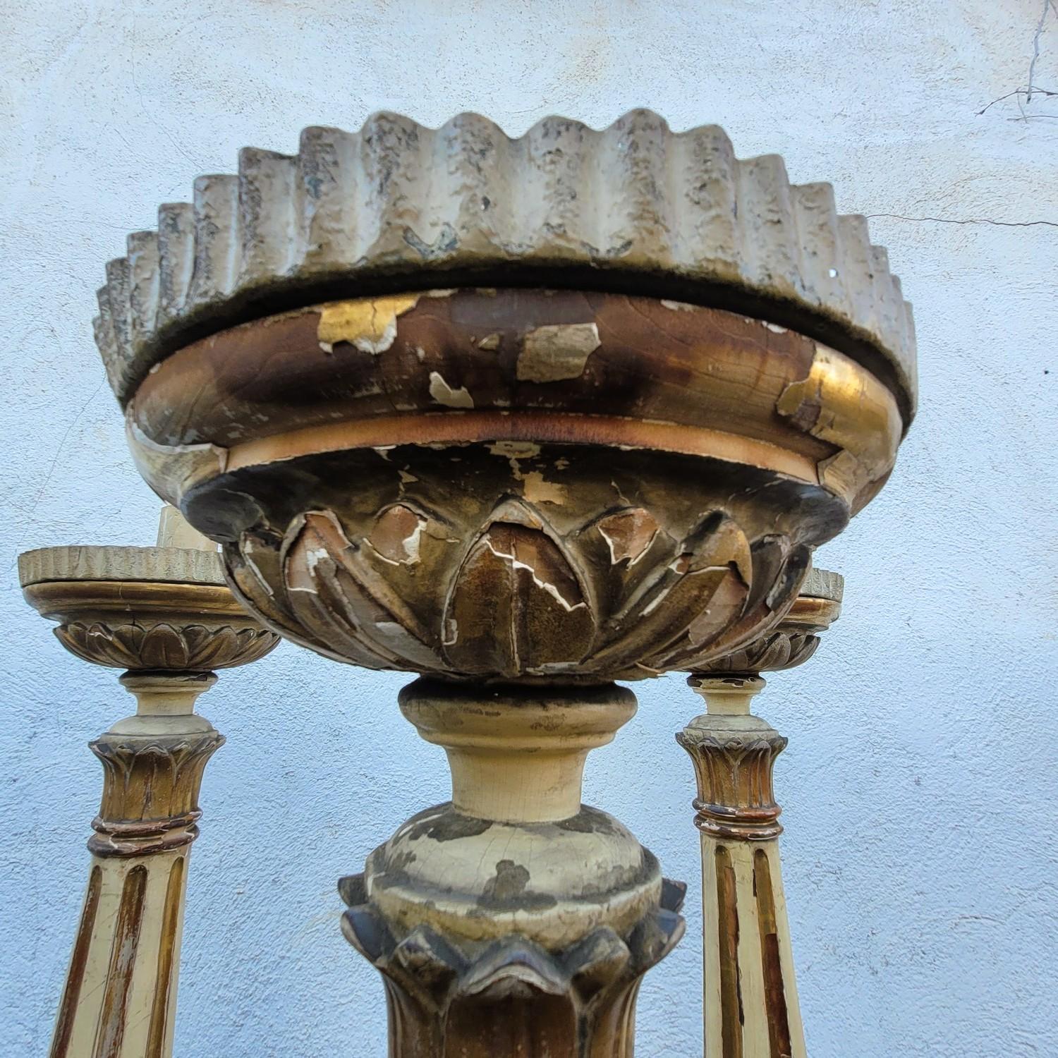 italien Set Of 6 Large Lacquered And Gilded Wooden Candlesticks, Early 19th Century en vente