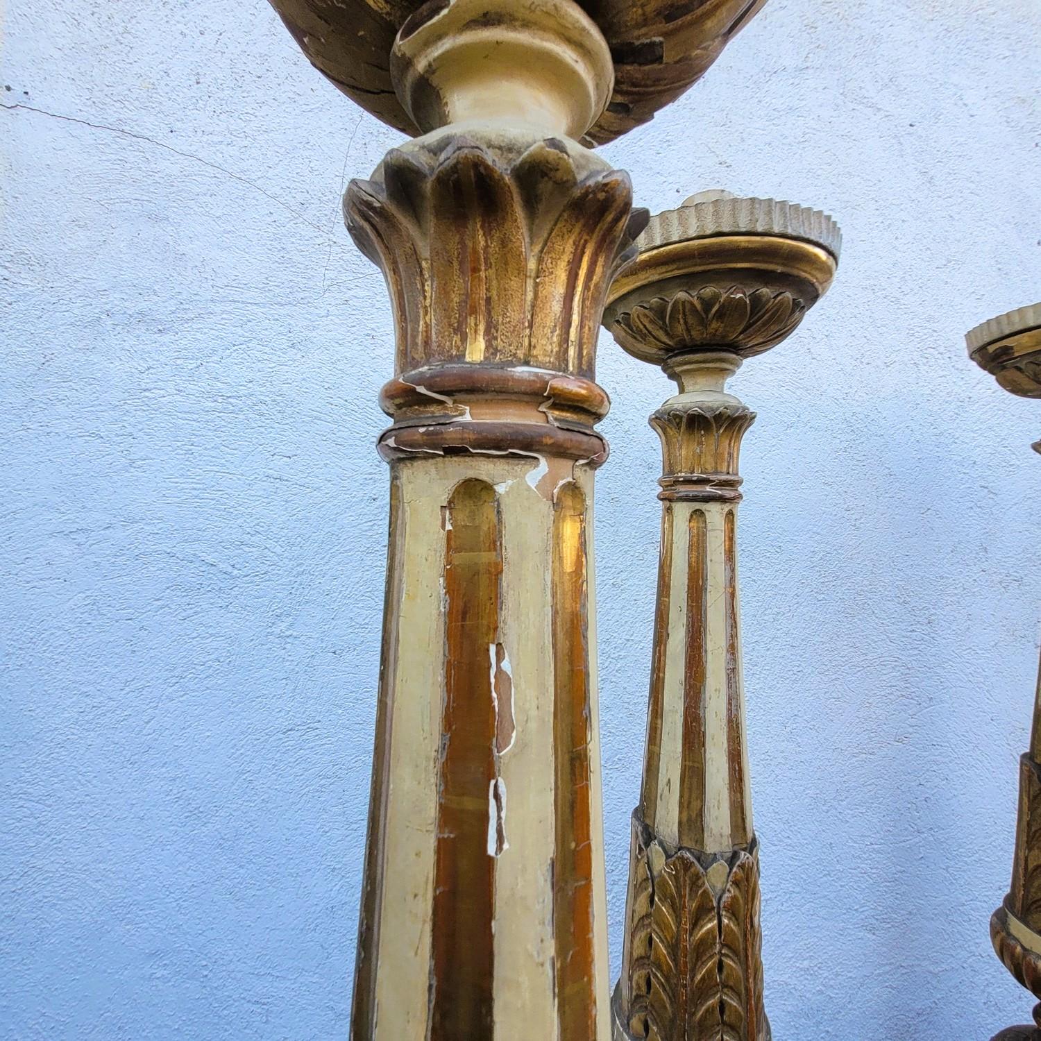 XIXe siècle Set Of 6 Large Lacquered And Gilded Wooden Candlesticks, Early 19th Century en vente