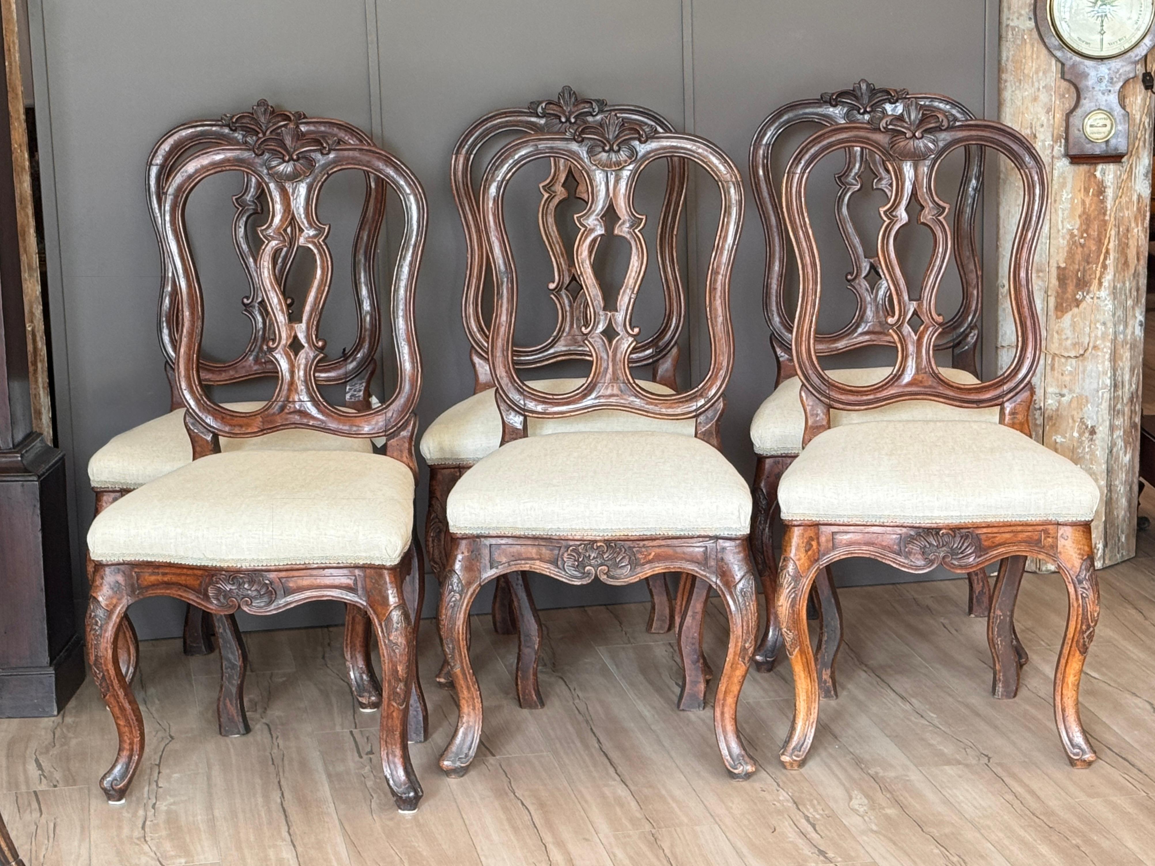 6 Stühle aus geschnitztem Nussbaumholz, 18. Jahrhundert, Frankreich (Louis XVI.) im Angebot