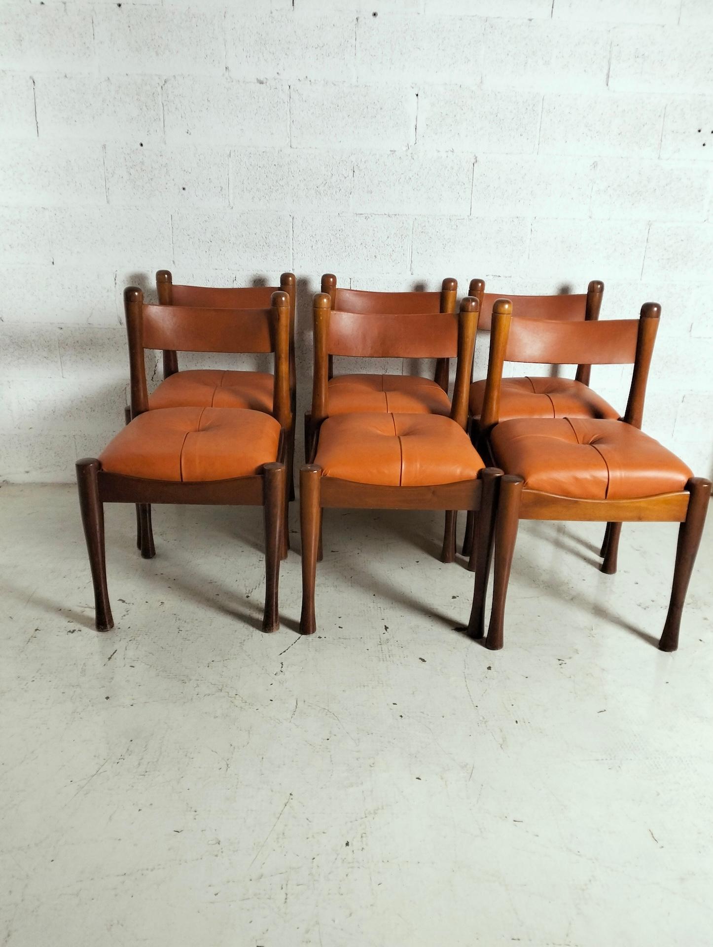 Mid-Century Modern Set of 6 leather and walnut chairs by Silvio Coppola for Bernini 70s