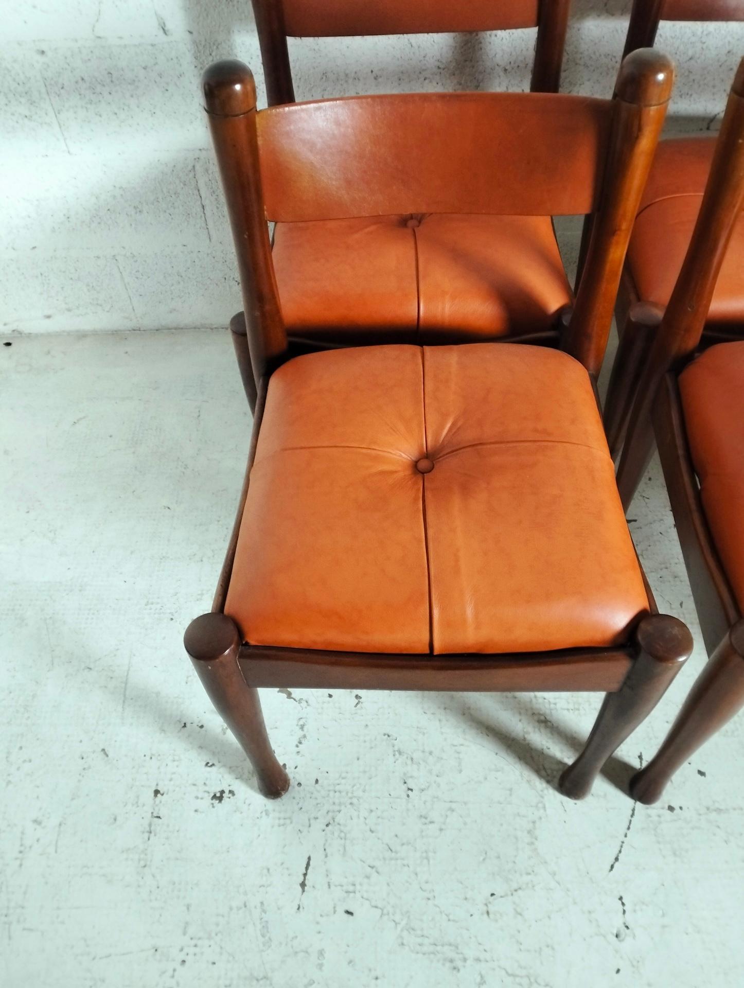 Set of 6 leather and walnut chairs by Silvio Coppola for Bernini 70s In Good Condition In Padova, IT