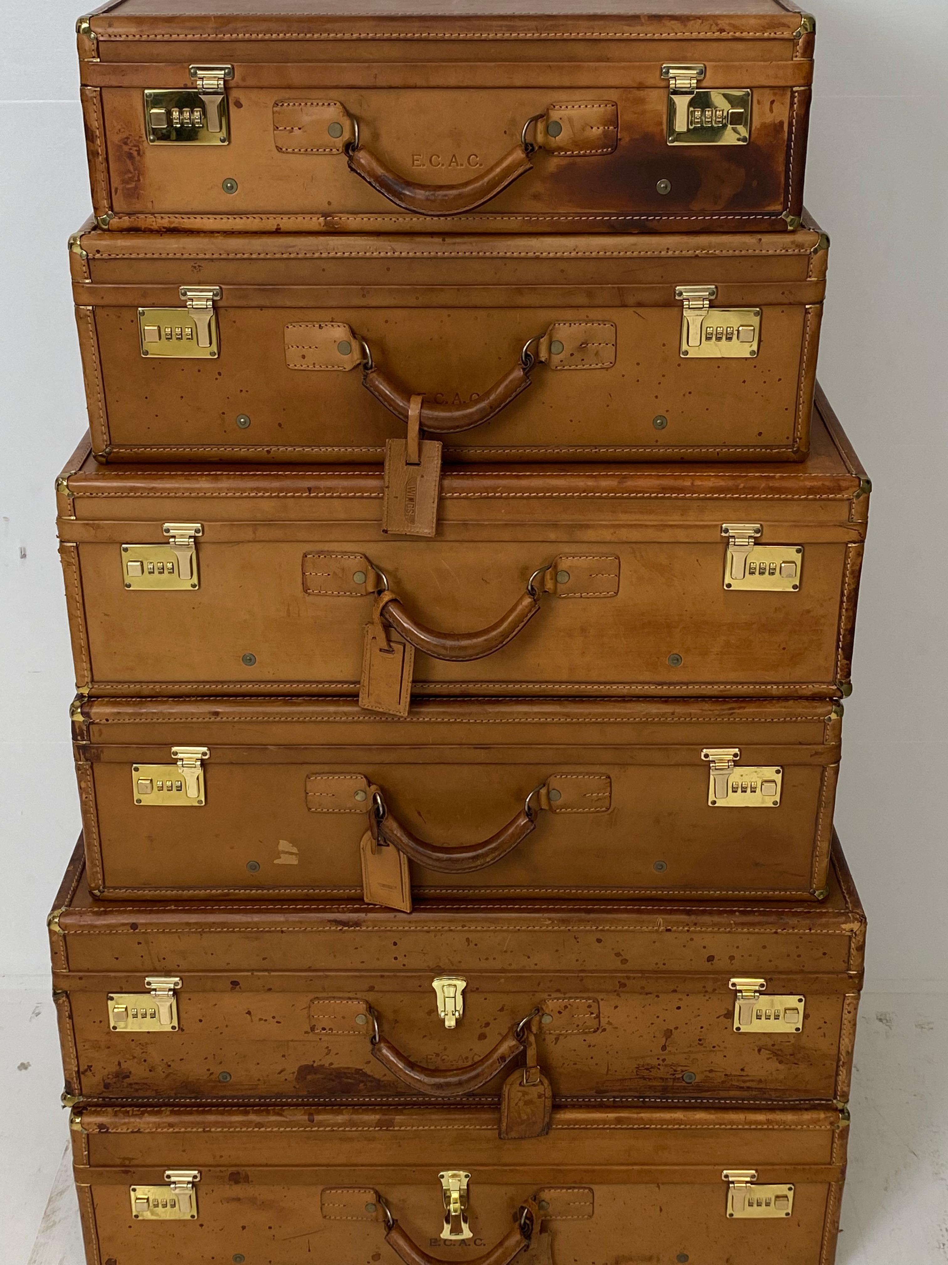 Milieu du XXe siècle Ensemble vintage de 6 valises en cuir de la marque grecque WINGS en vente