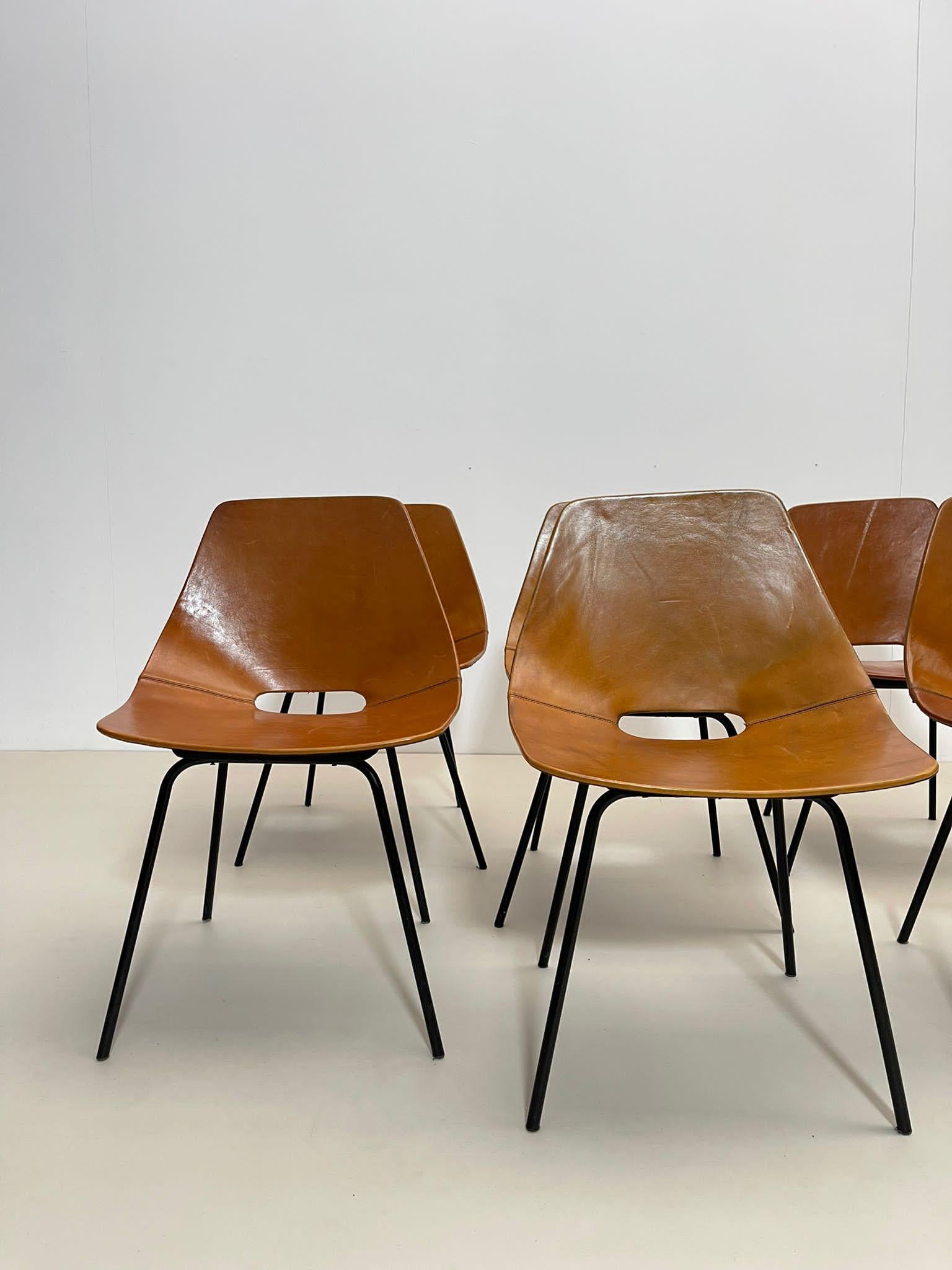 Set of 6 Leather Tonneau Chairs by Pierre Guariche, 1950s In Good Condition In Brussels, BE
