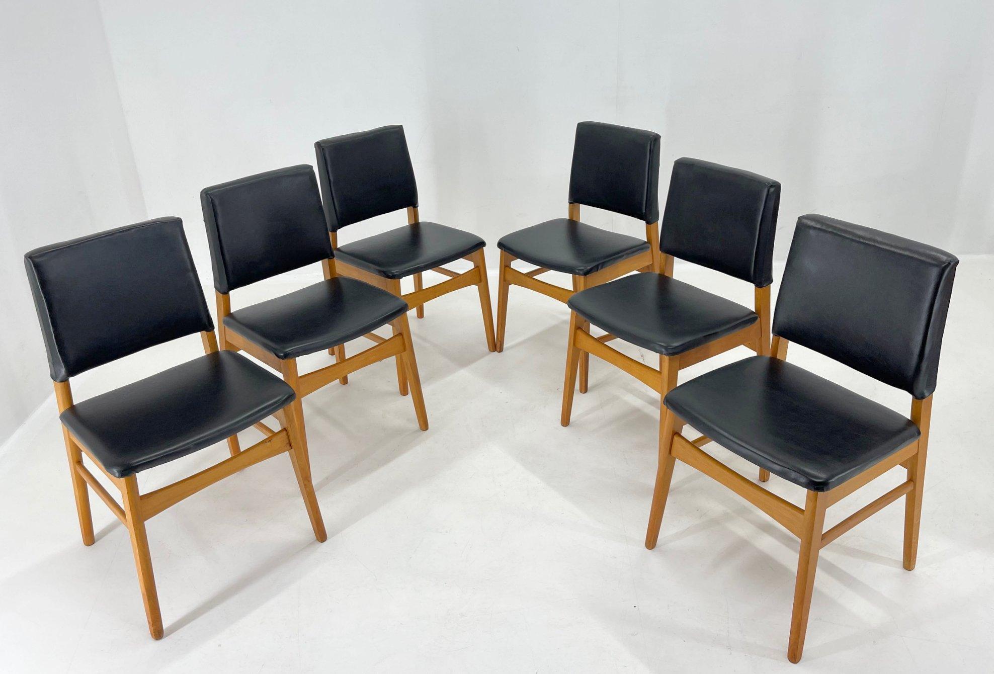 Set of 6 Leatherette & Wood Chairs, Czechoslovakia, 1960's In Good Condition For Sale In Praha, CZ