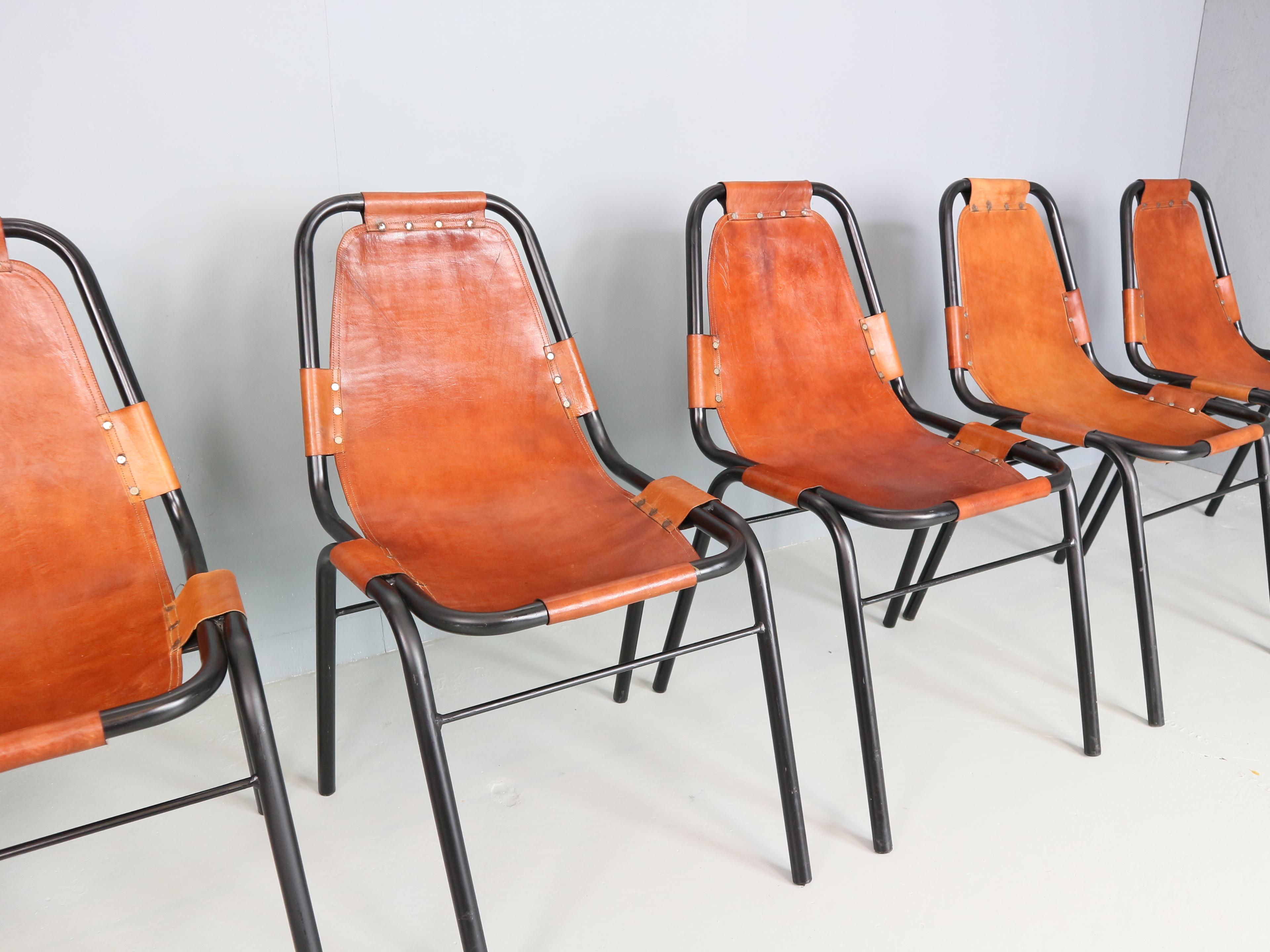Set di 6 sedie da pranzo Les Arcs in pelle cognac selezionate da C.Perriand anni '60 in vendita 6