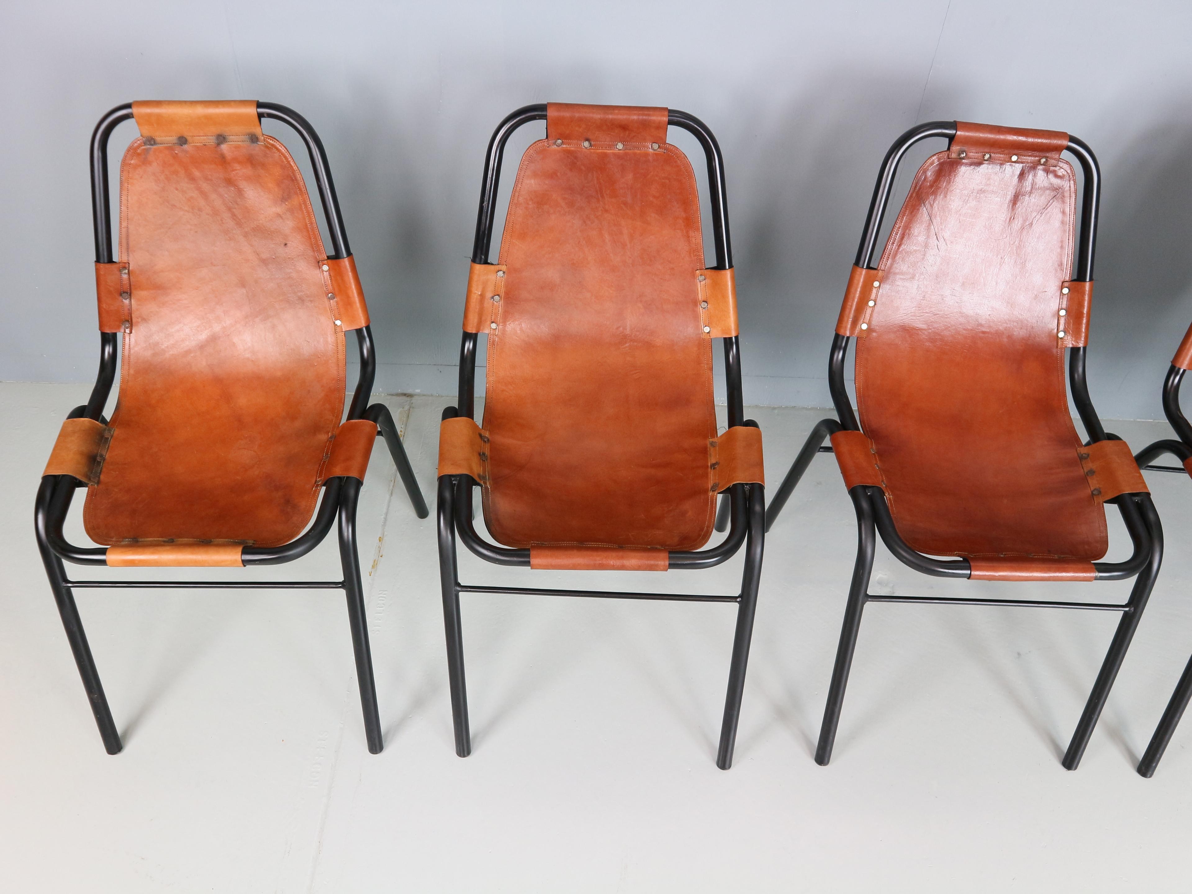 XX secolo Set di 6 sedie da pranzo Les Arcs in pelle cognac selezionate da C.Perriand anni '60 in vendita