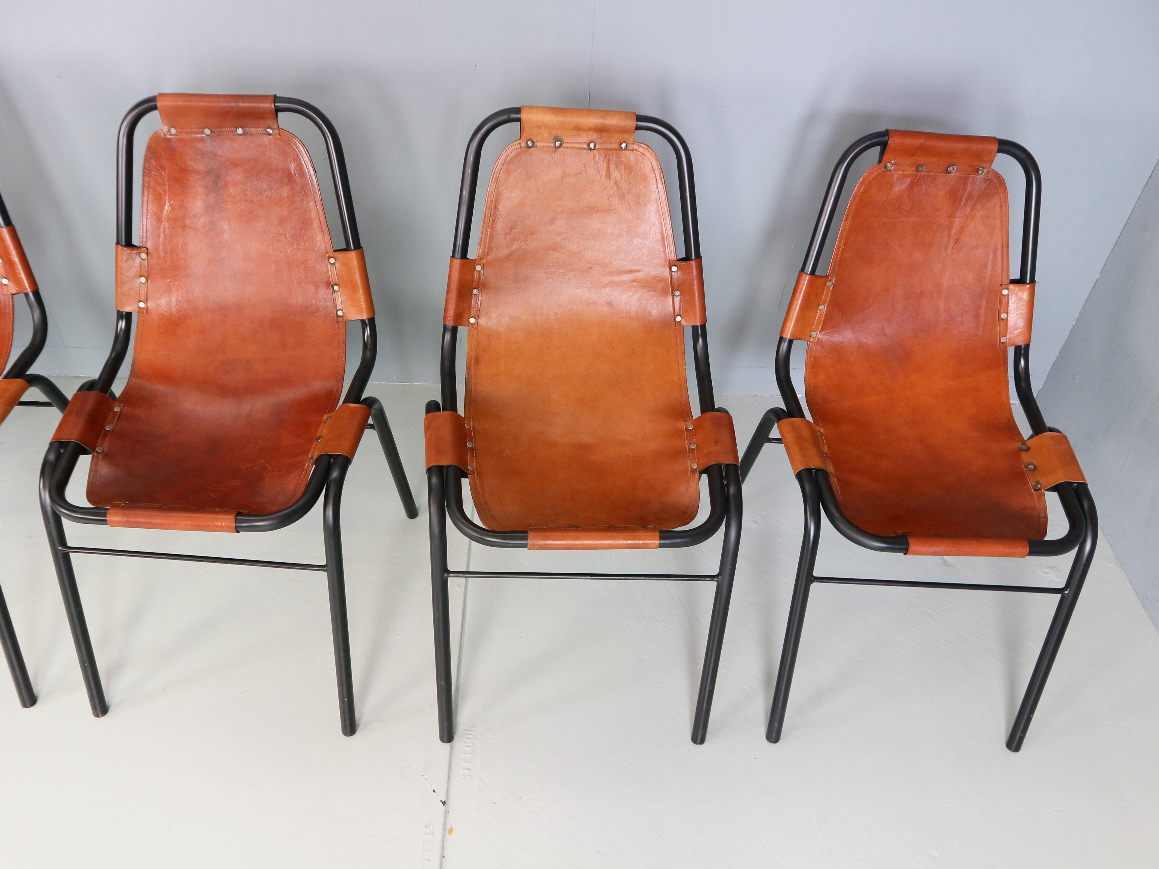 Metallo Set di 6 sedie da pranzo Les Arcs in pelle cognac selezionate da C.Perriand anni '60 in vendita