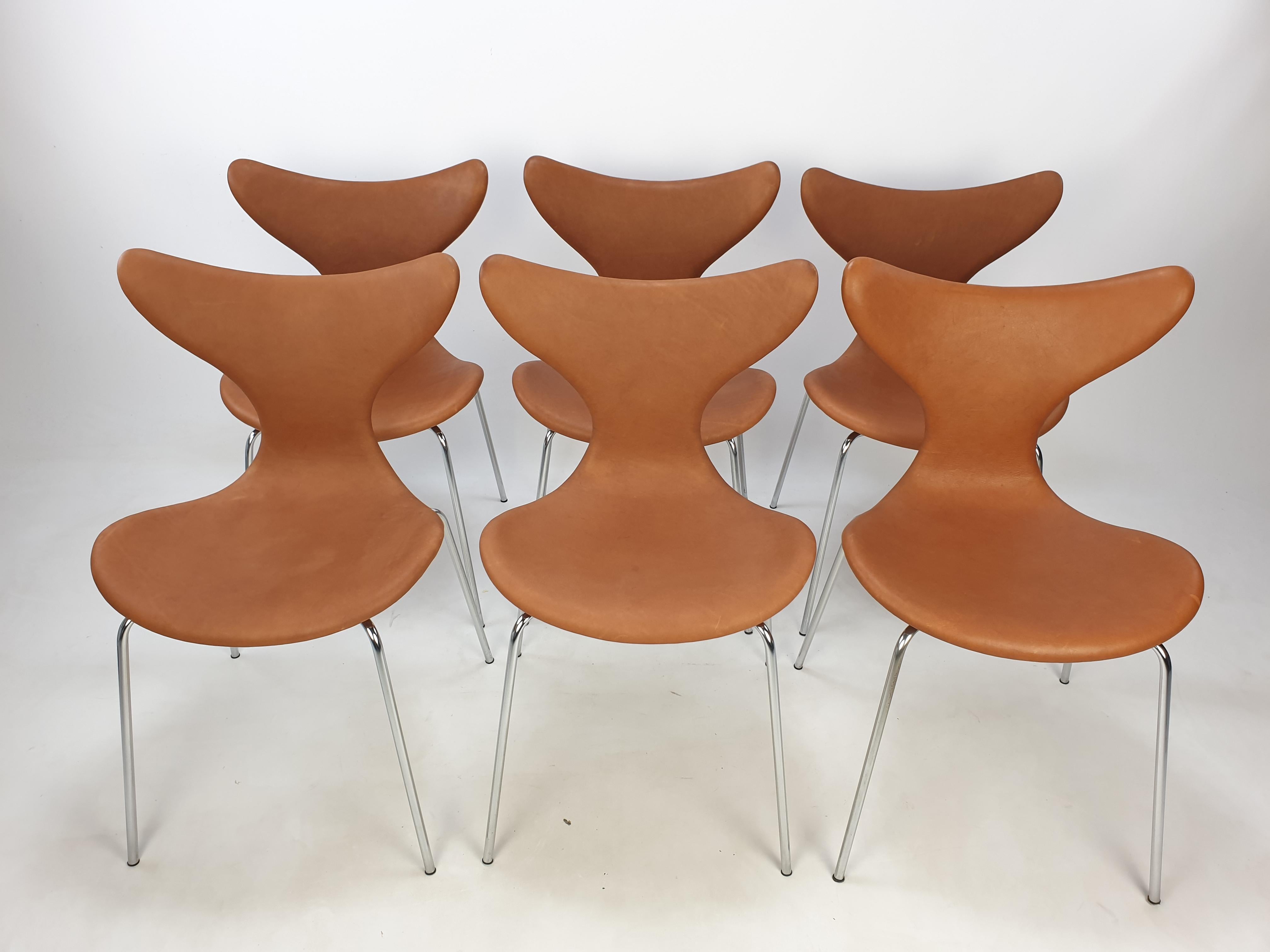 Ensemble de 6 chaises Lily d'Arne Jacobsen pour Fritz Hansen, années 1960 Excellent état - En vente à Oud Beijerland, NL