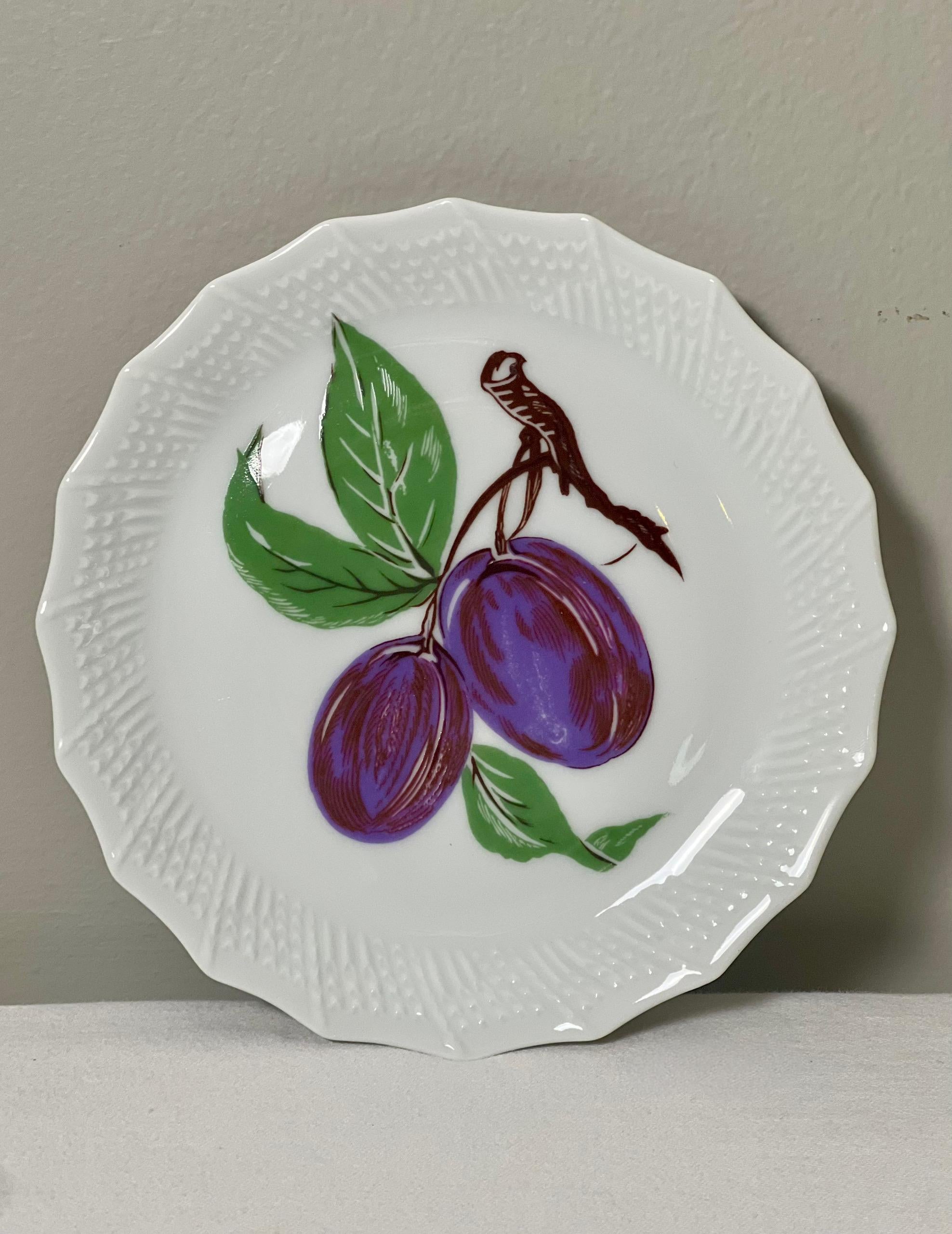 Set von 6 Limoges-Früchten-Dessert- oder Käsetellern mit verschiedenen Früchten, Frankreich (Geprägt) im Angebot