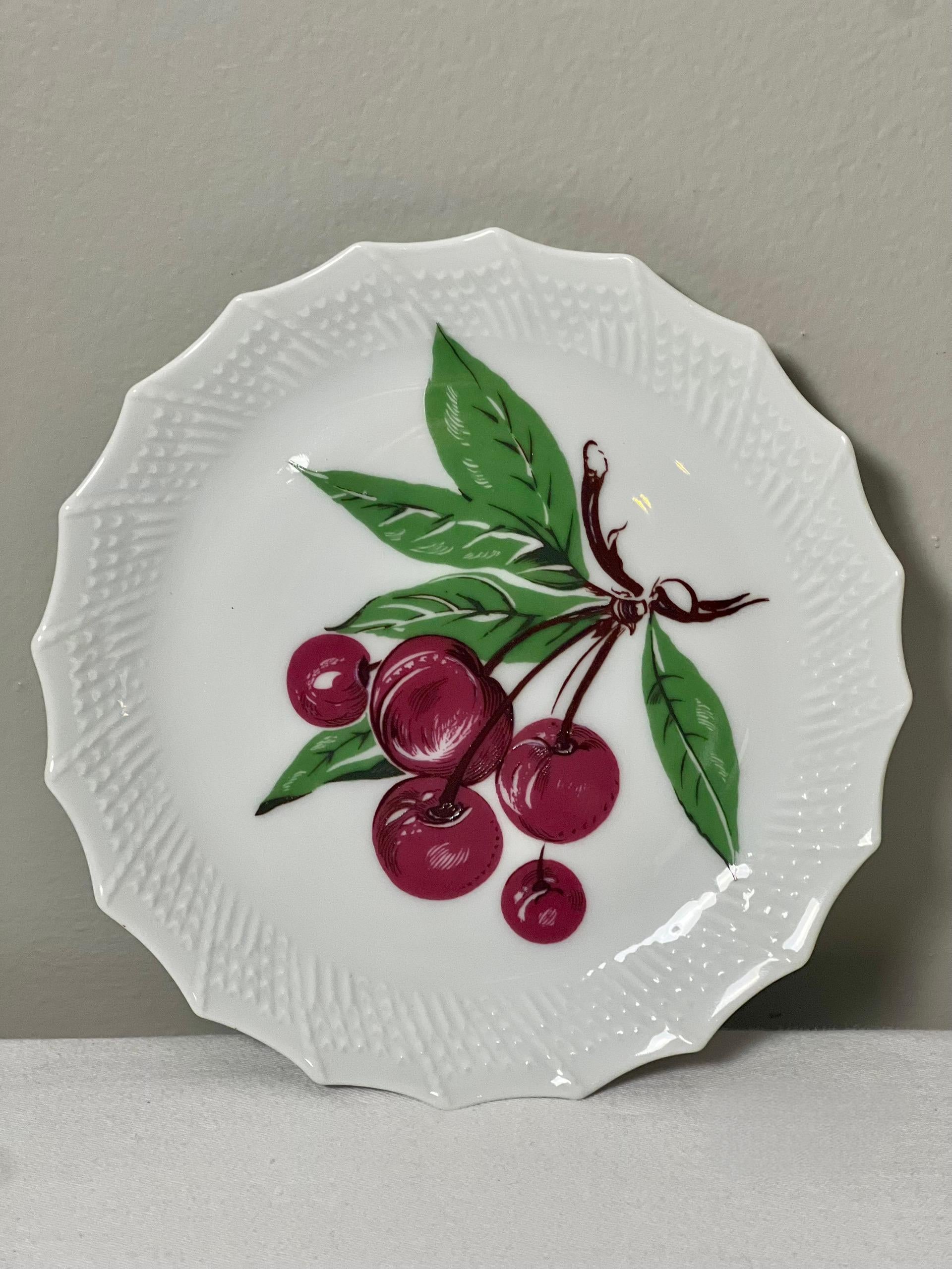 Set von 6 Limoges-Früchten-Dessert- oder Käsetellern mit verschiedenen Früchten, Frankreich (Porzellan) im Angebot