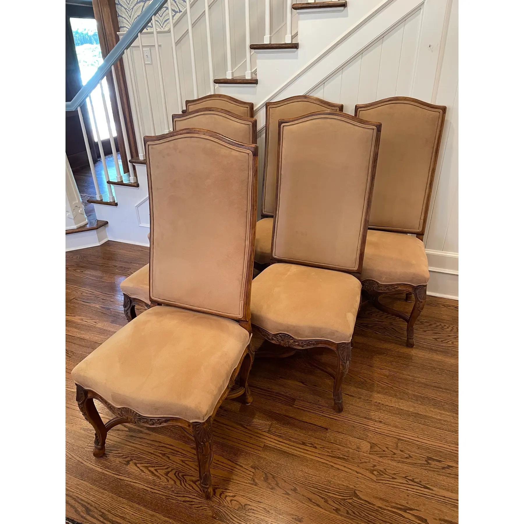 Americano Set di 6 sedie da pranzo in velluto Tan in stile francese Luigi XV di Century Furniture in vendita