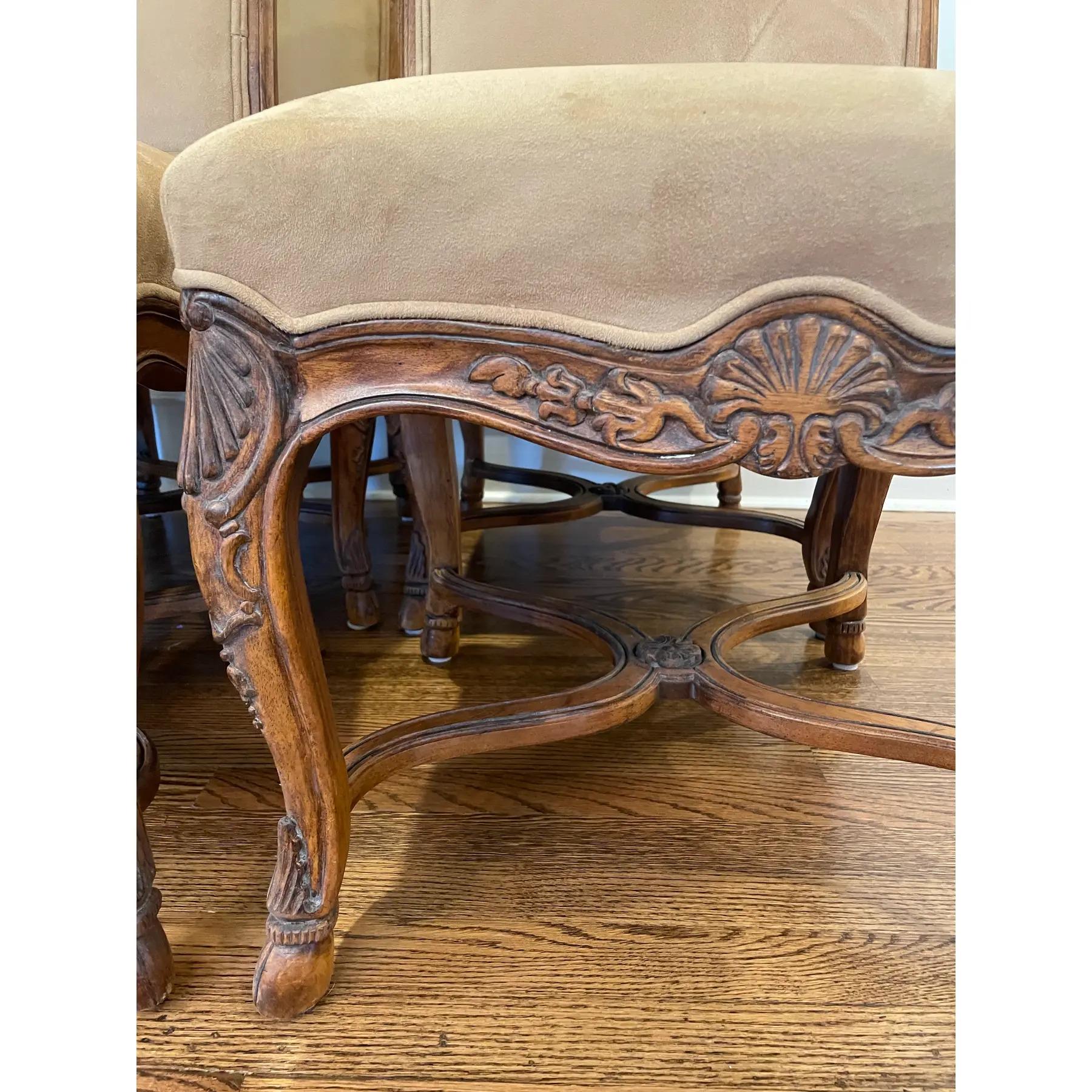 Set di 6 sedie da pranzo in velluto Tan in stile francese Luigi XV di Century Furniture in vendita 1