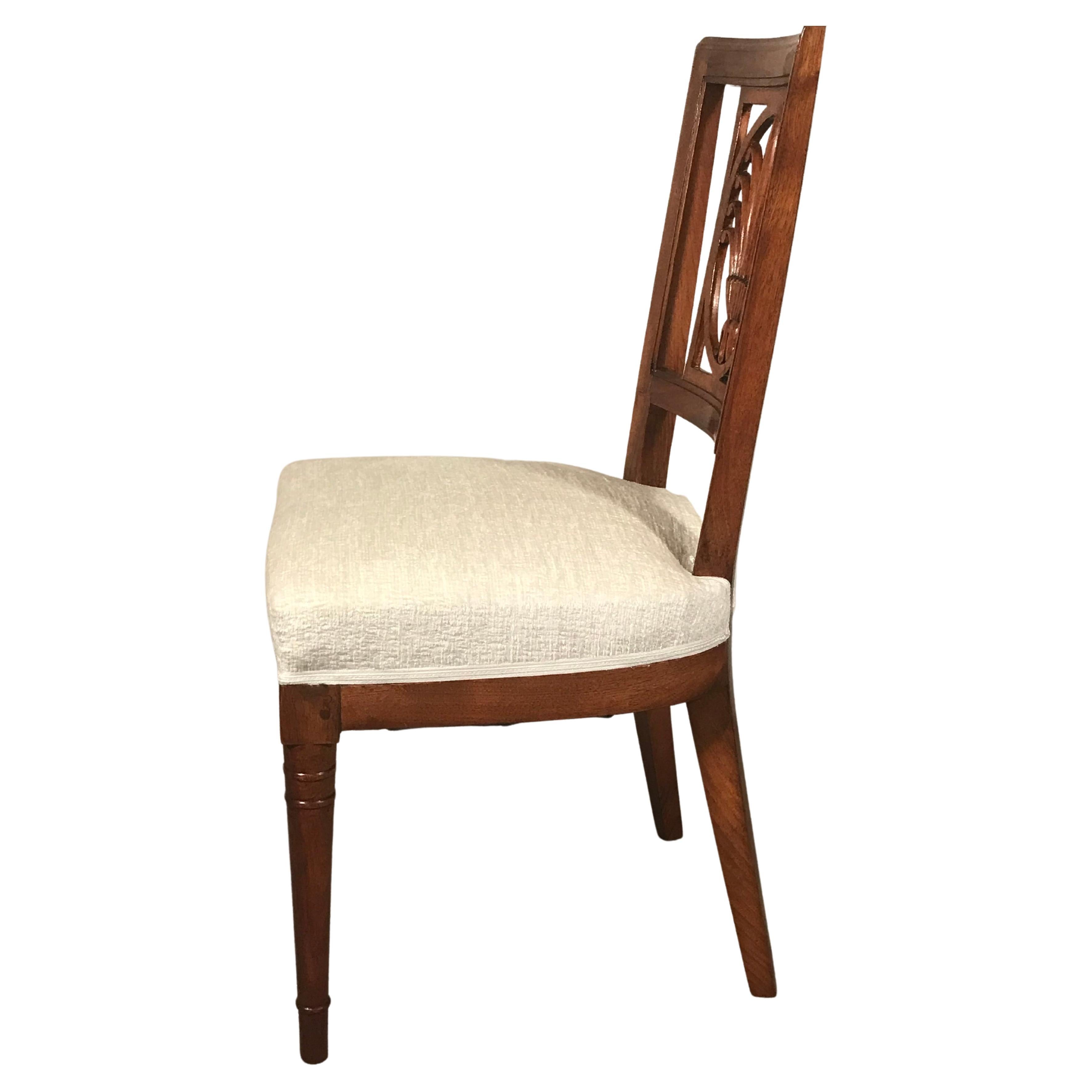Set of 4 Louis XVI Chairs, Germany 1800, Walnut In Good Condition In Belmont, MA