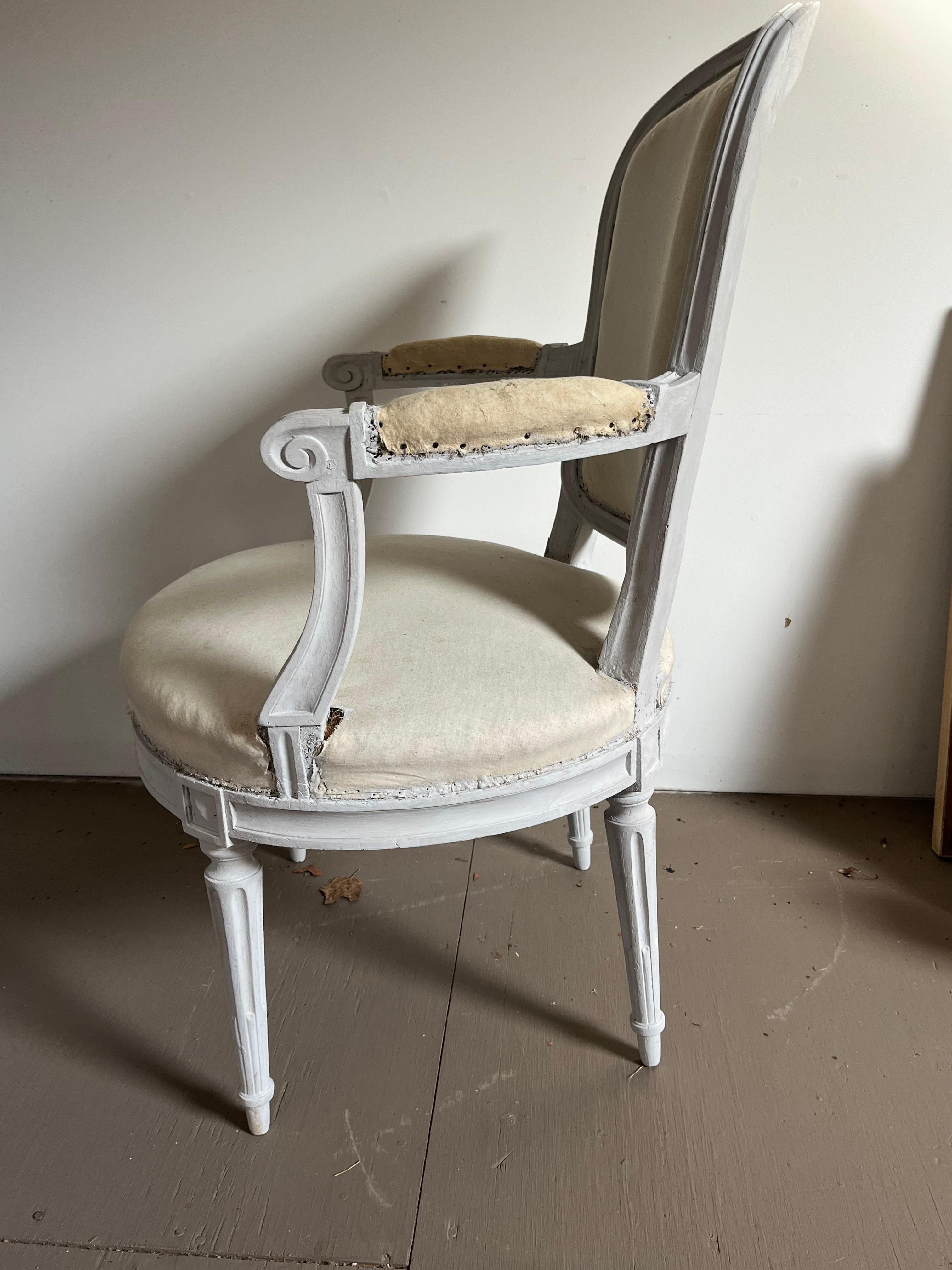 Ensemble de 6 fauteuils Louis XVI signés F. Lapierre à Lyon Bon état - En vente à Doylestown, PA