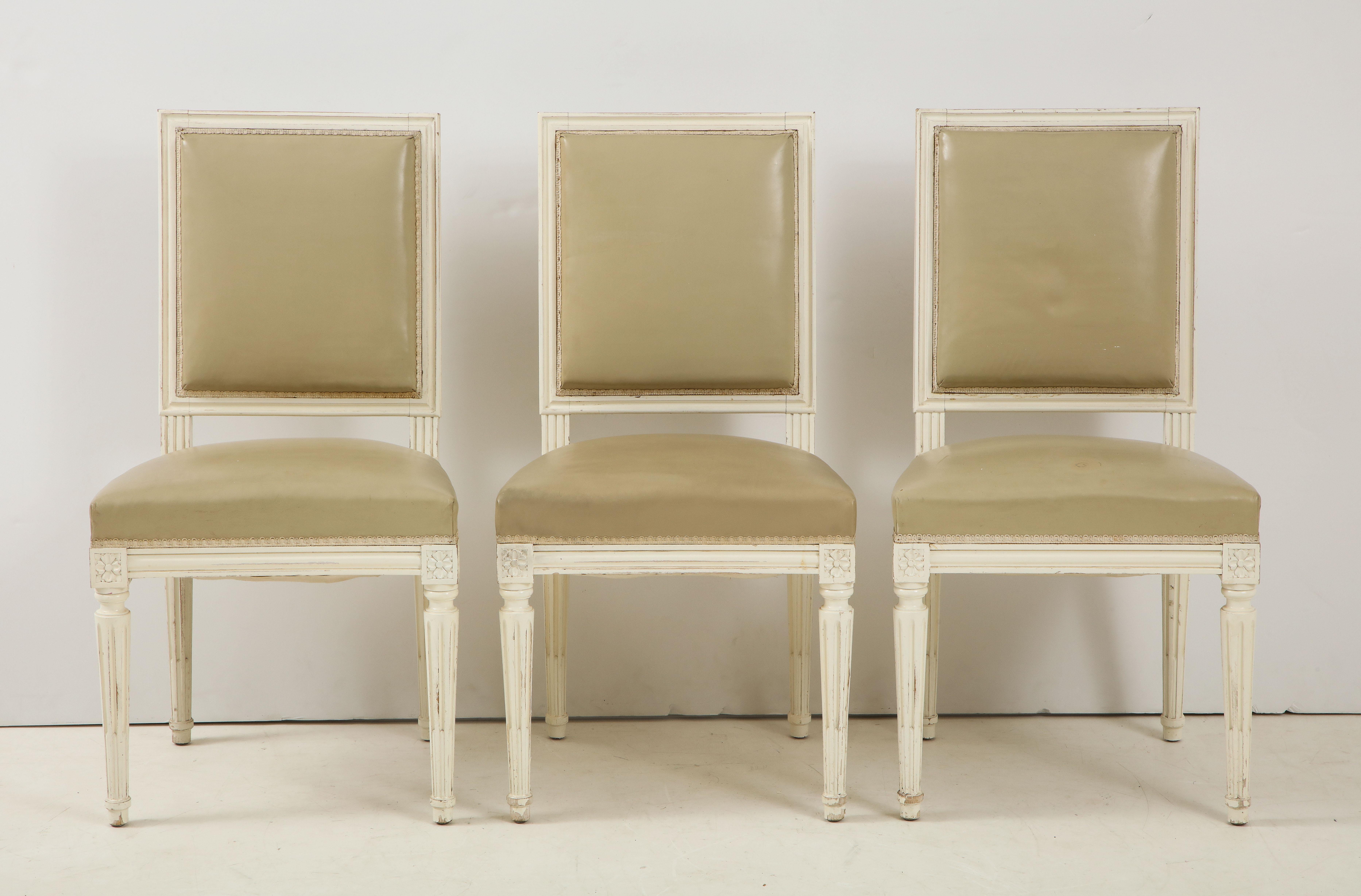 Set of 6 Louis XVI Style Dining Chairs in a Taupe Leather In Good Condition In New York, NY