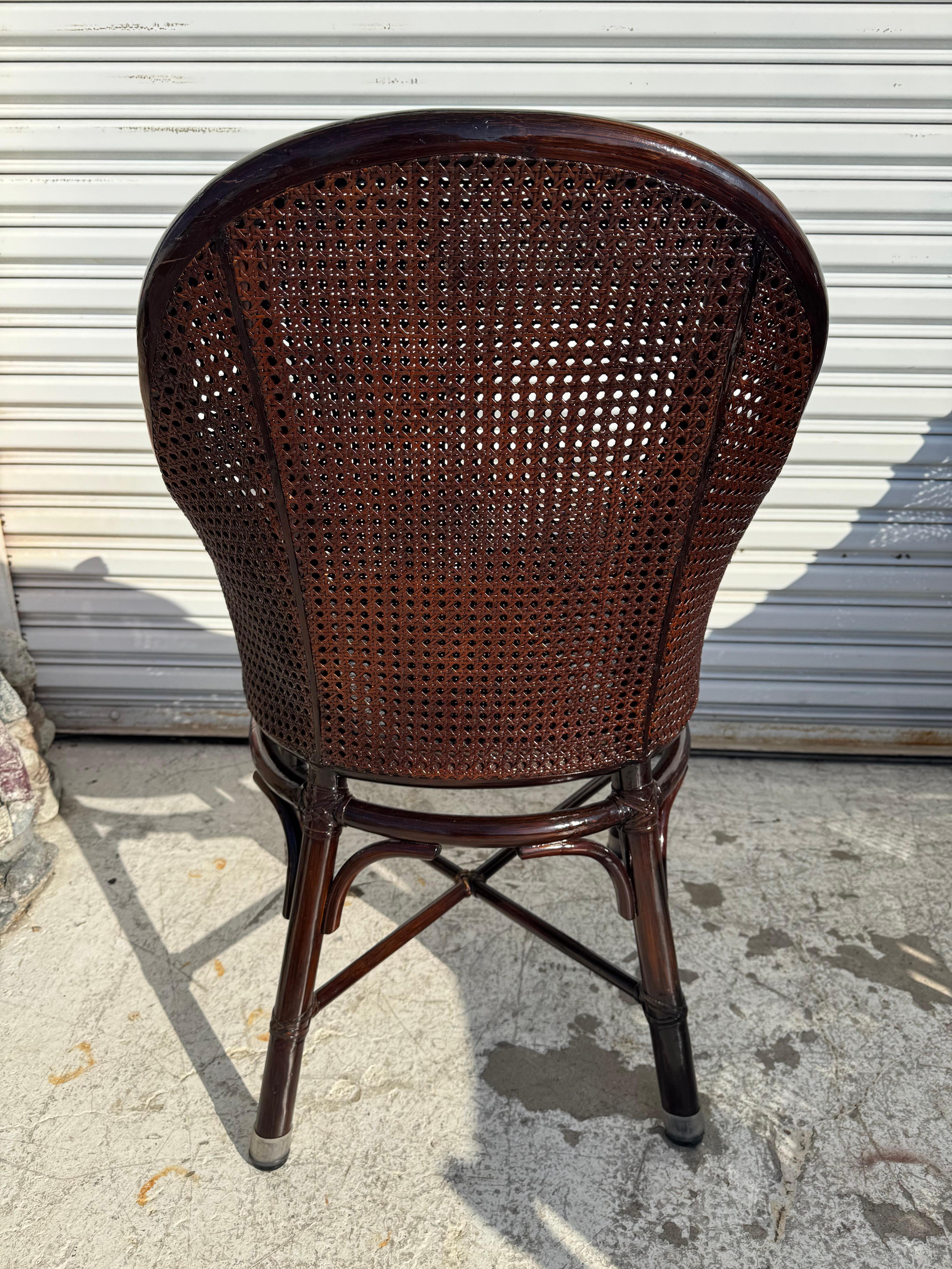 Set di 6 sedie da pranzo in bambù e canna di Maguire in noce scuro In condizioni buone in vendita a Pasadena, TX