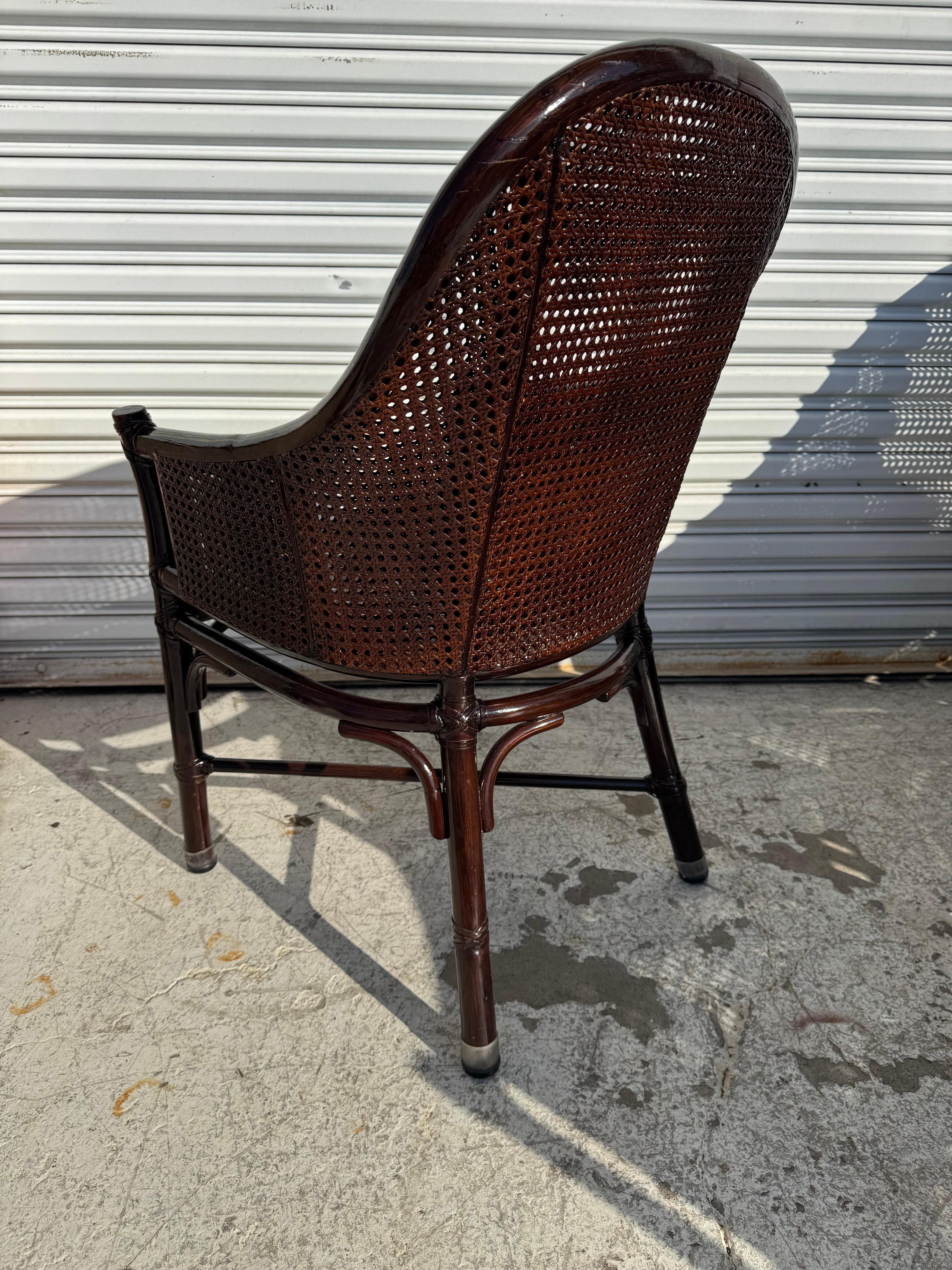 XX secolo Set di 6 sedie da pranzo in bambù e canna di Maguire in noce scuro in vendita