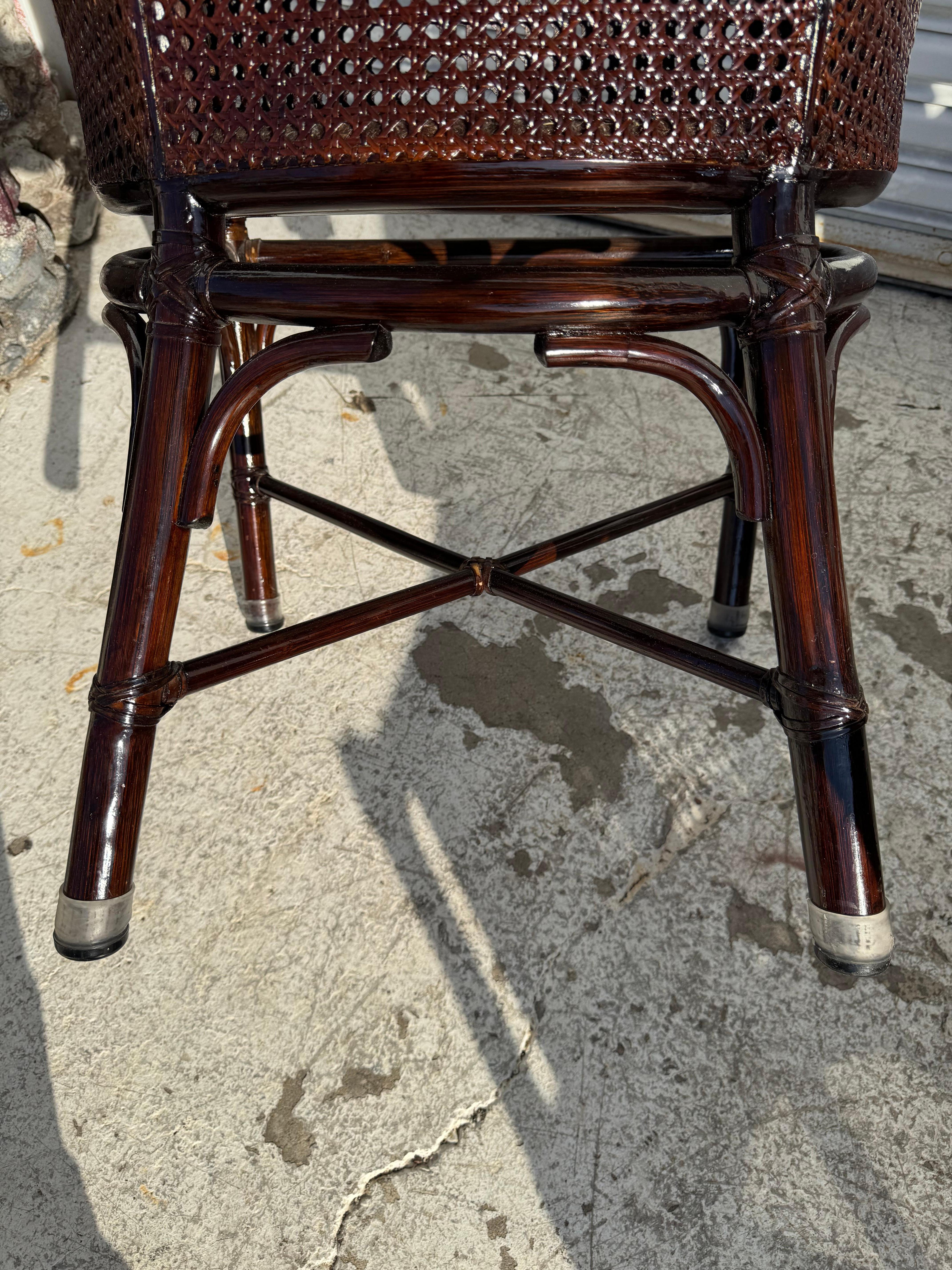 Bambù Set di 6 sedie da pranzo in bambù e canna di Maguire in noce scuro in vendita