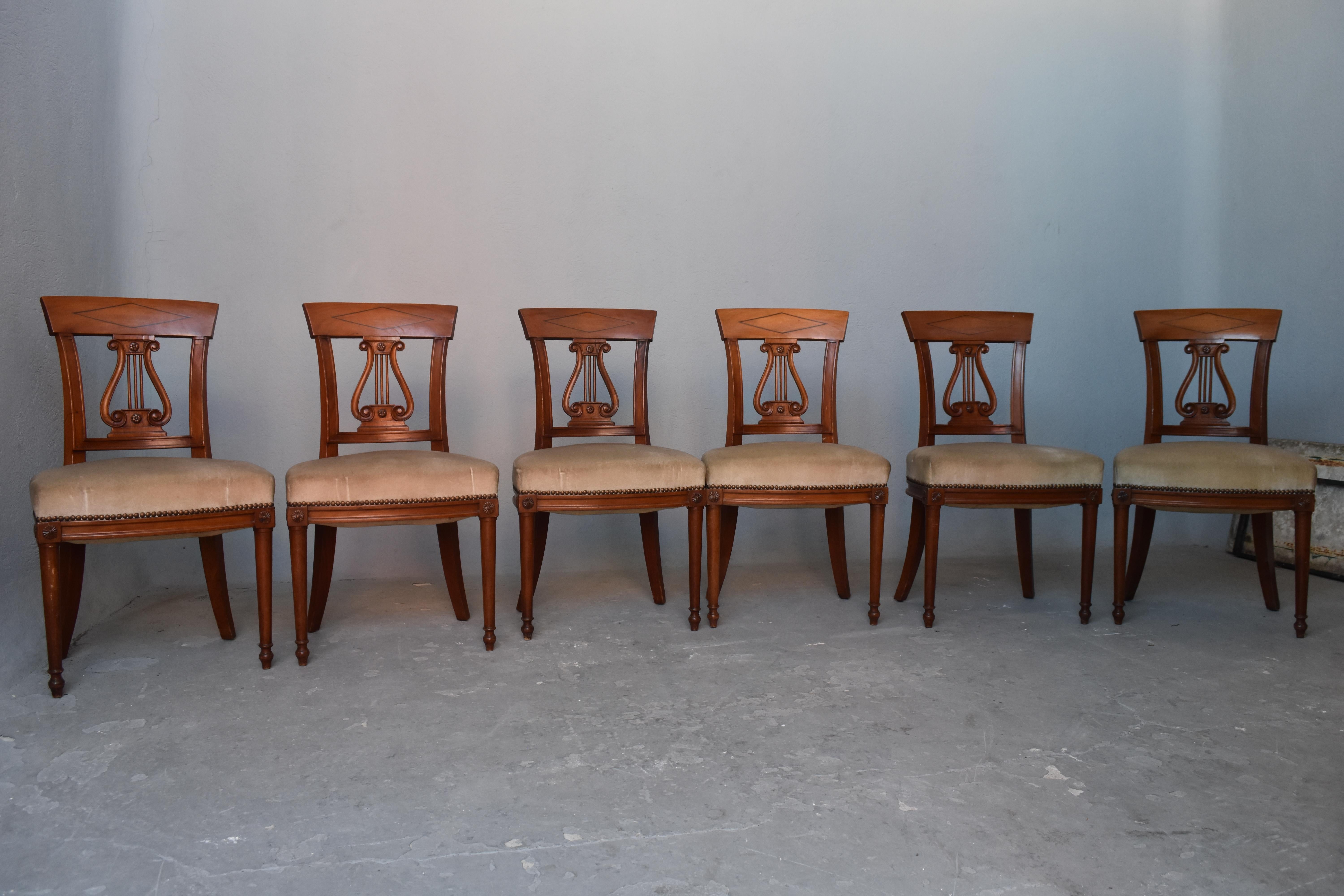 Set di 6 sedie in mogano in stile restauro in vendita 1