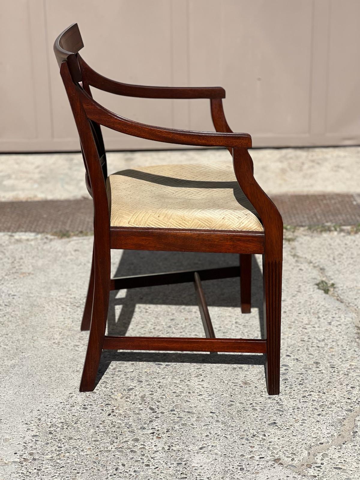 British Set of 6 mahogany dining armchairs in the English Sheraton style 20th century For Sale