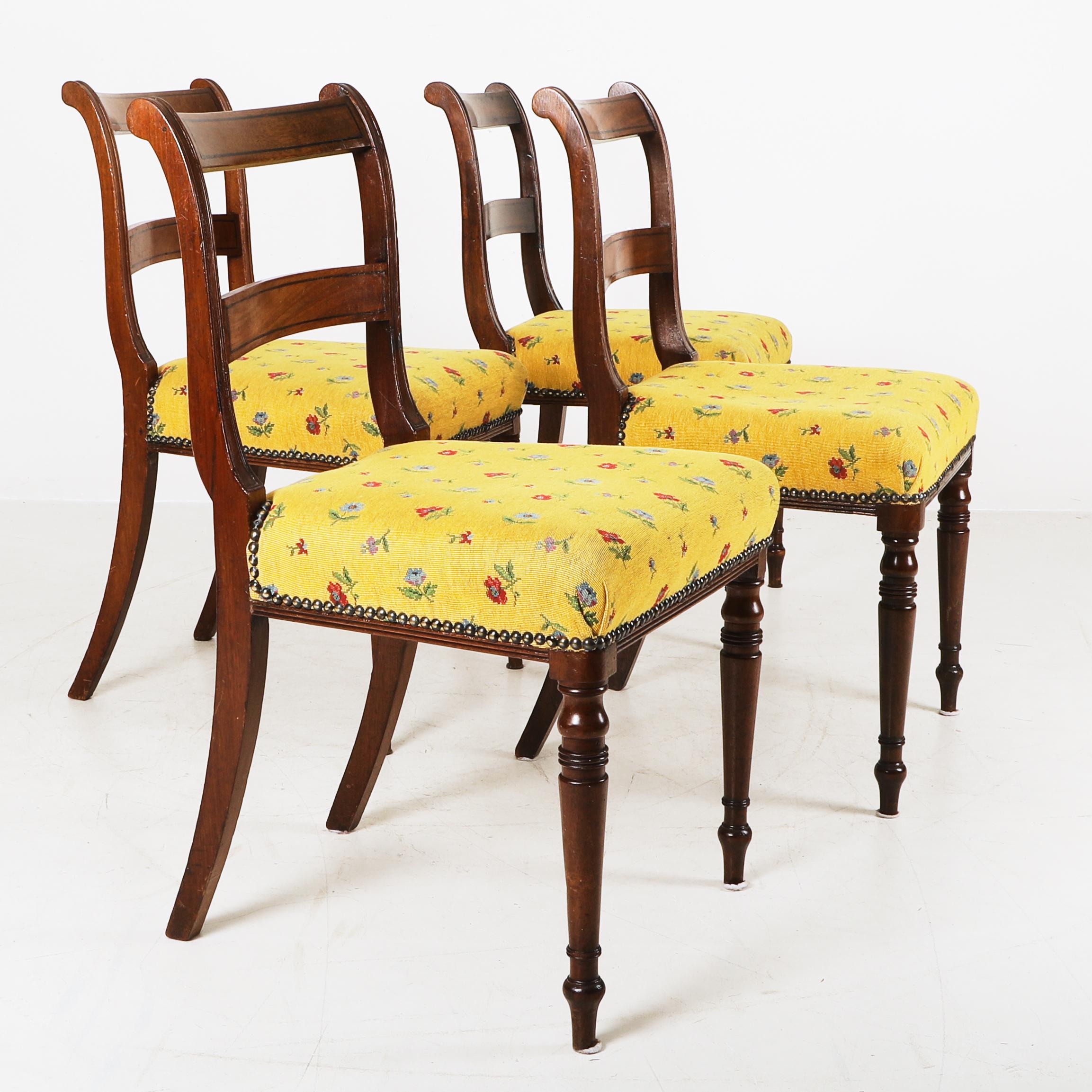 Armchairs and dining chairs, early 1900s, veneered with mahogany, turned legs, firmly upholstered seat with brass rivets, curved back, seat height approx. 48 cm
Lovely! 
Set of 6 chairs, 2 in set as armchairs 
Veneered mahogany 
Upholstered seat