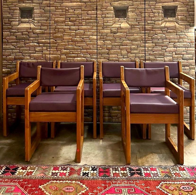 Ensemble de 6 chaises de salle à manger en orme de la Maison Maison/One, circa 1970. 
dimensions : 19.50