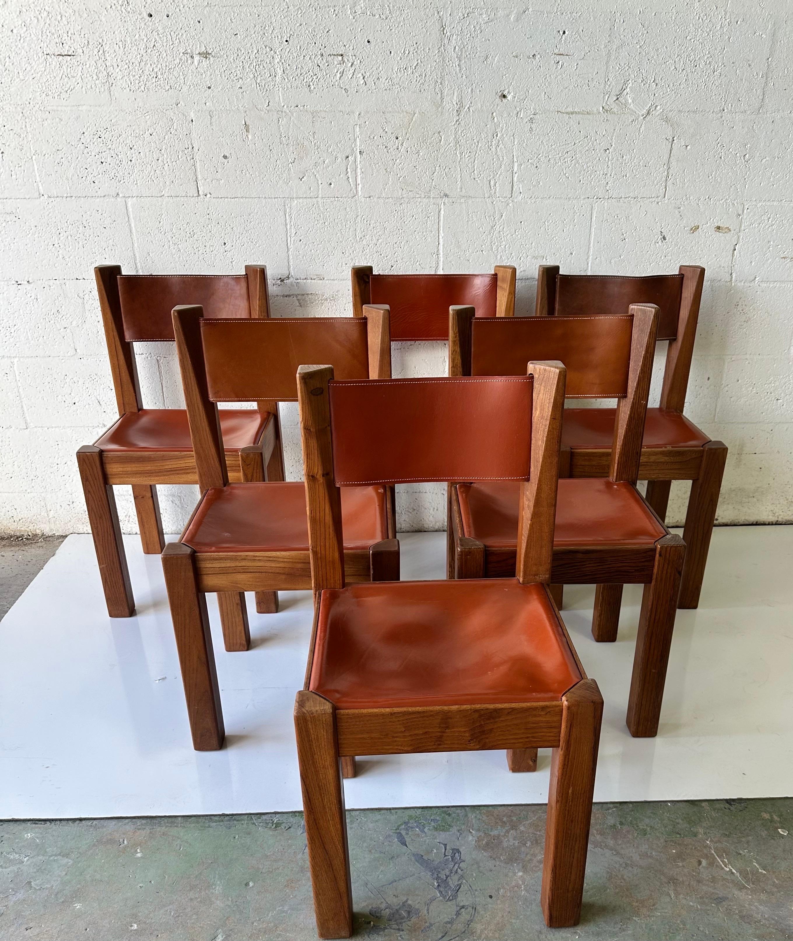 Mid-Century Modern Ensemble de 6 chaises en cuir de style maison Regain en vente