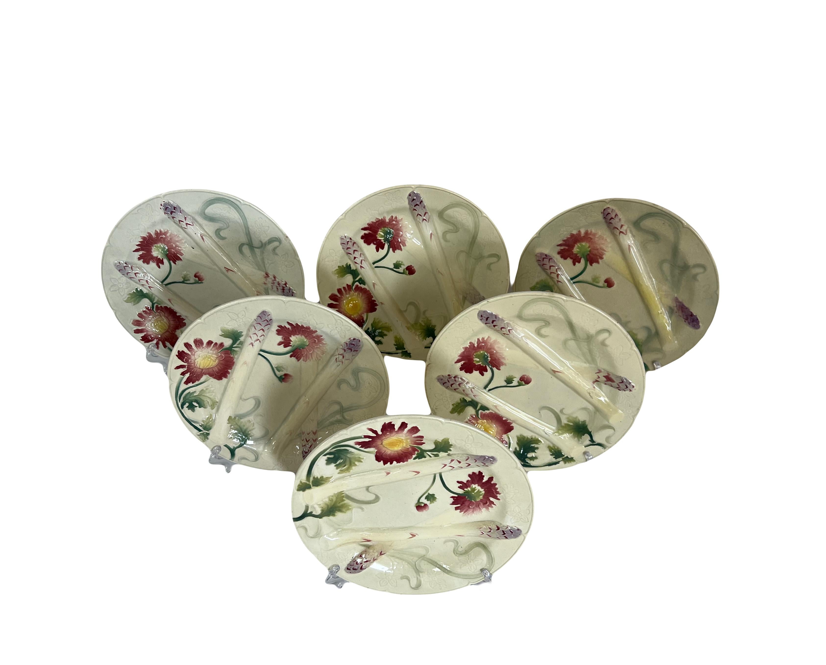 French Set of 6 Majolica Asparagus Plates with Asparagus Serving Platter – Saint Clémen For Sale