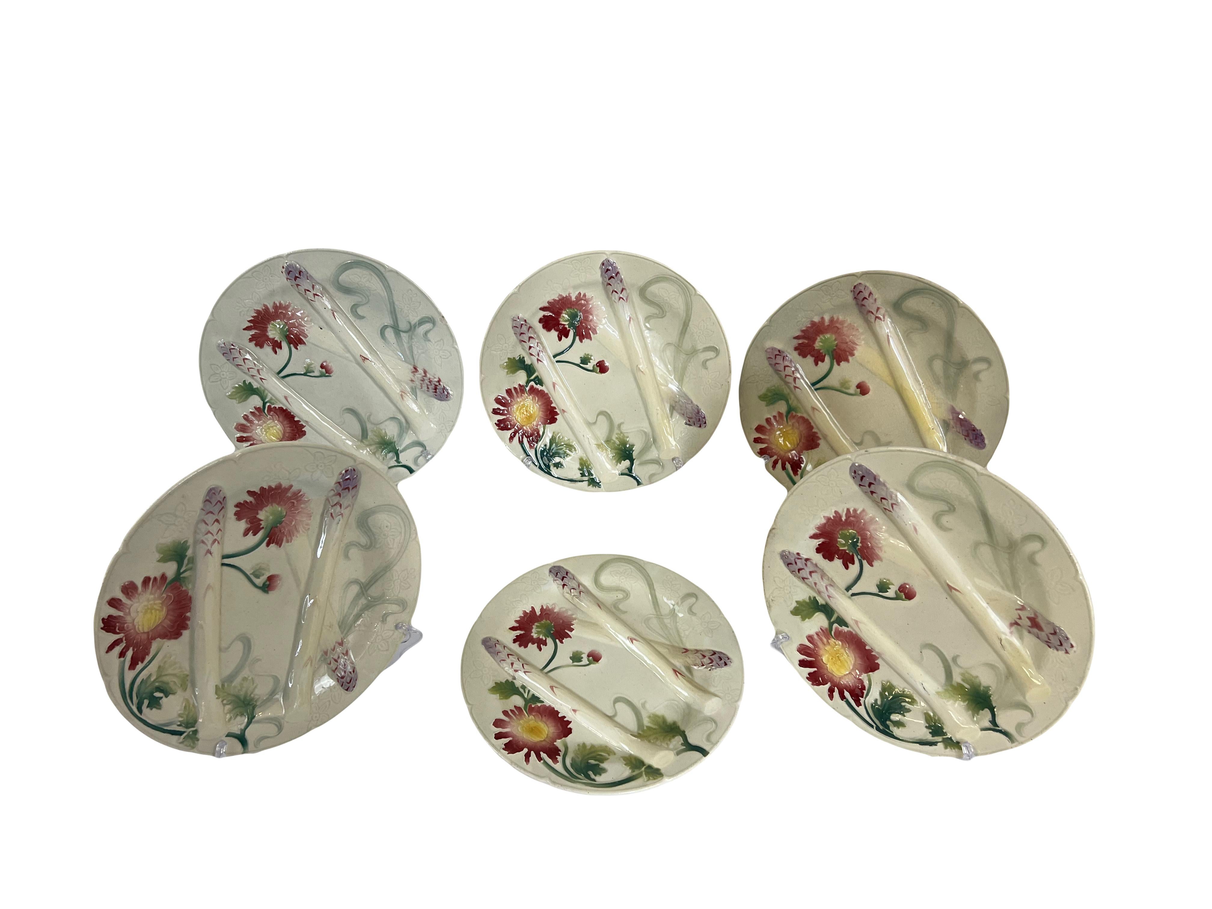 19th Century Set of 6 Majolica Asparagus Plates with Asparagus Serving Platter – Saint Clémen For Sale