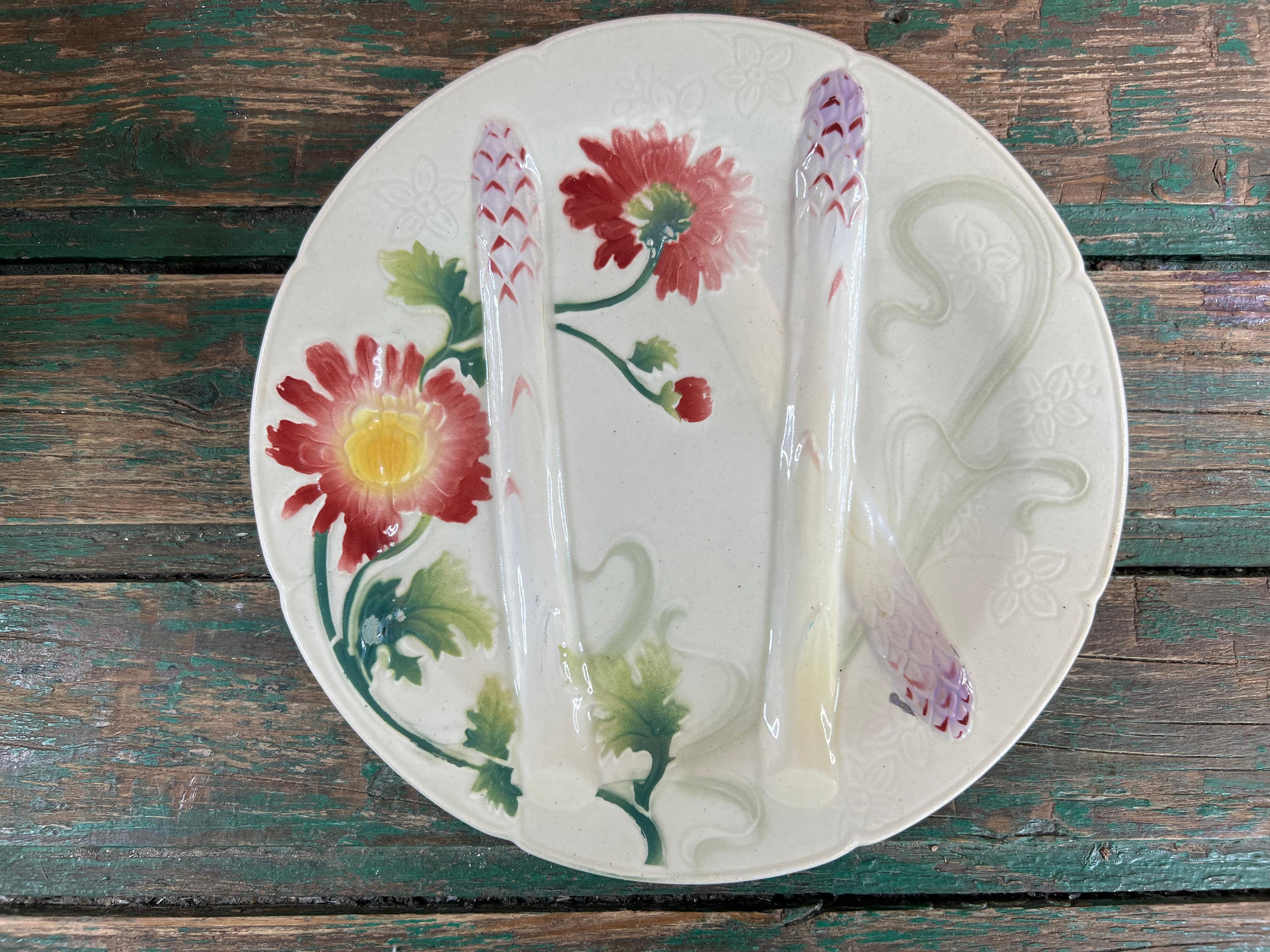 Set of 6 Majolica Asparagus Plates with Asparagus Serving Platter – Saint Clémen For Sale 1