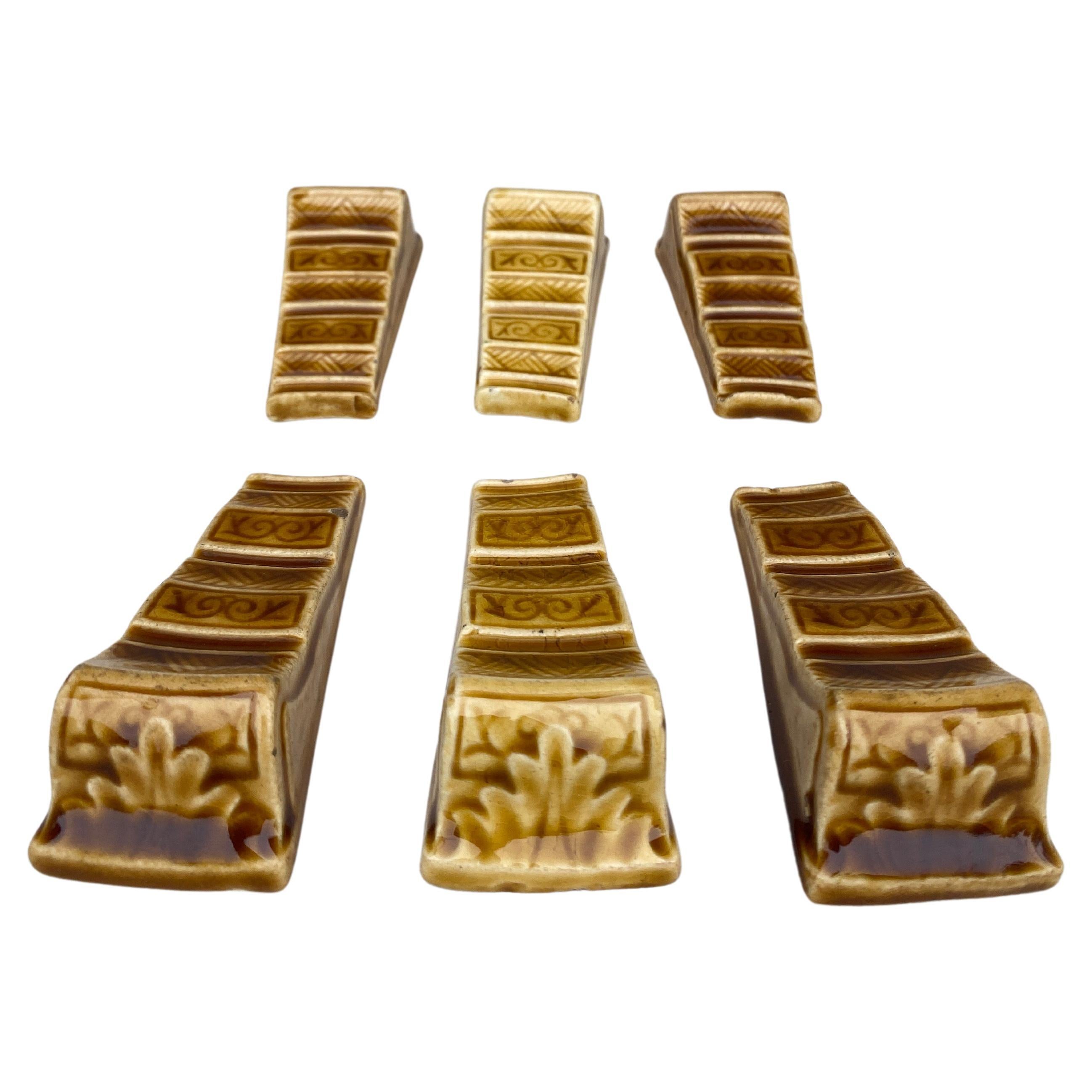 Set di 6 poggiacoltelli in maiolica Choisy-le-Roi circa 1890