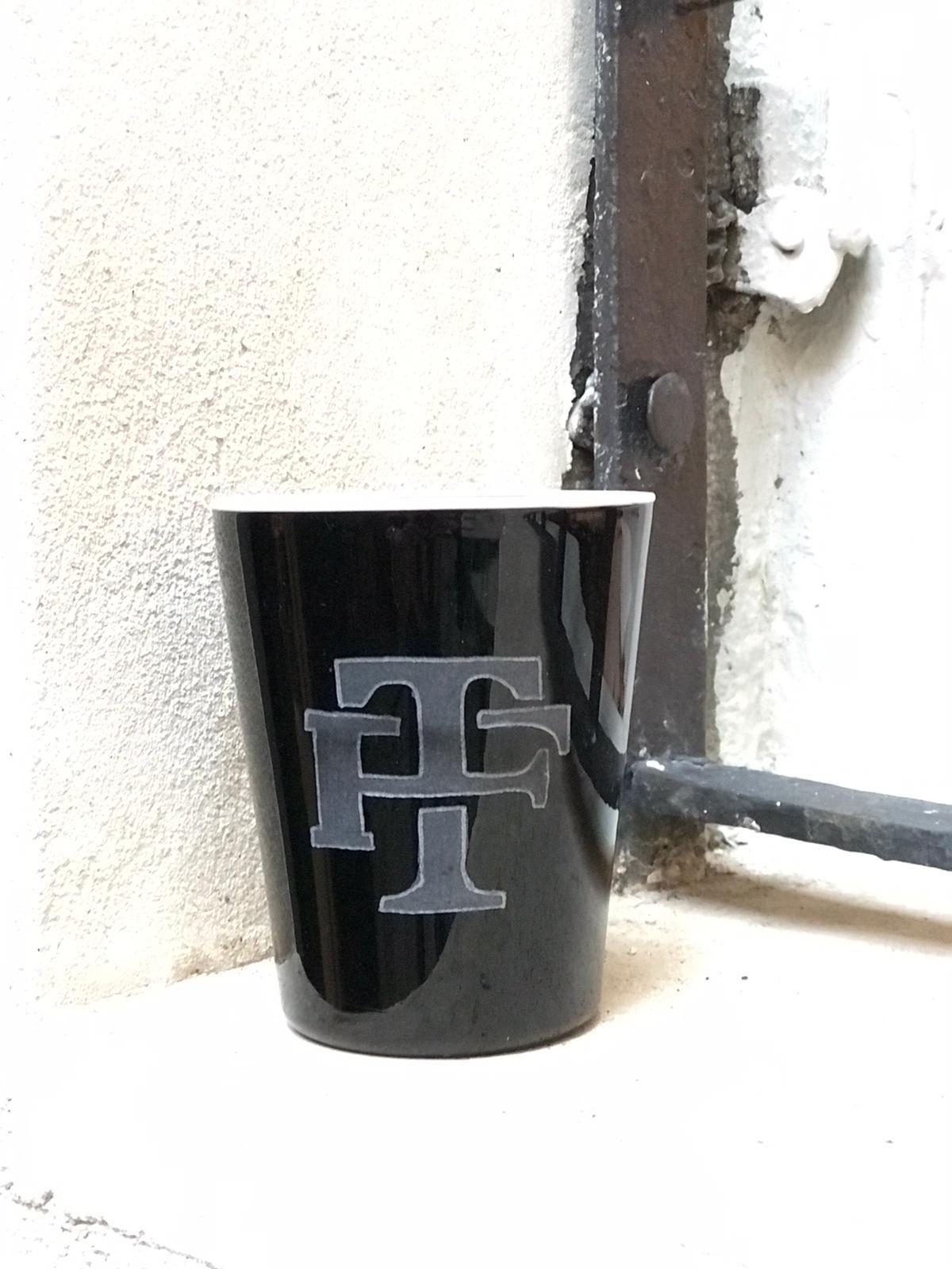 XXIe siècle et contemporain Set de 6 verres Manano noir opaque avec bord en verre blanc, fait à la main à Murano en vente
