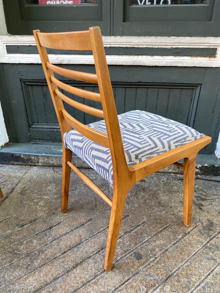 Set of 6 Maple Dining Chairs In Good Condition For Sale In Philadelphia, PA