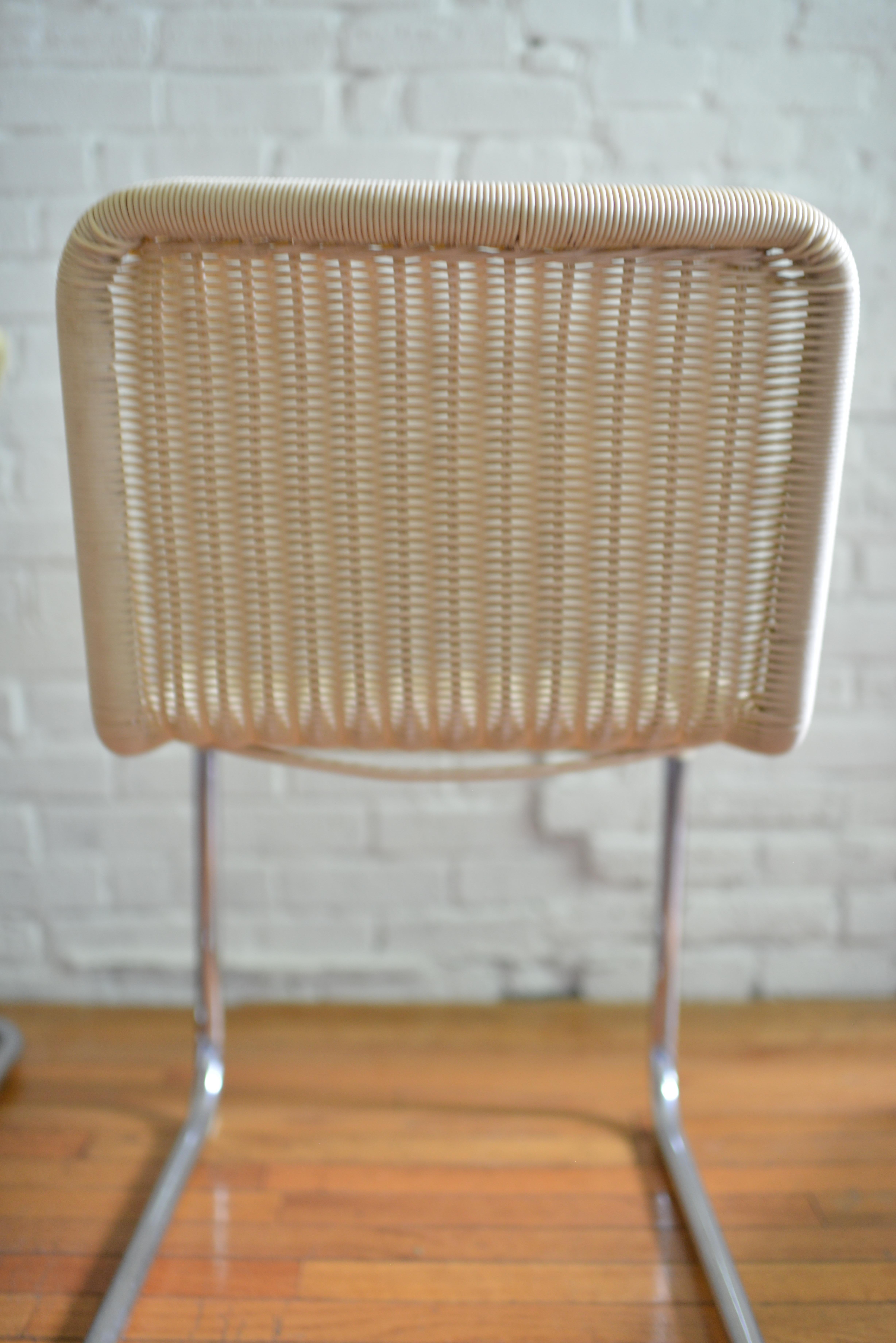 Ensemble de 6 chaises en rotin acrylique tissé et chrome de style Marcel Breuer en vente 4