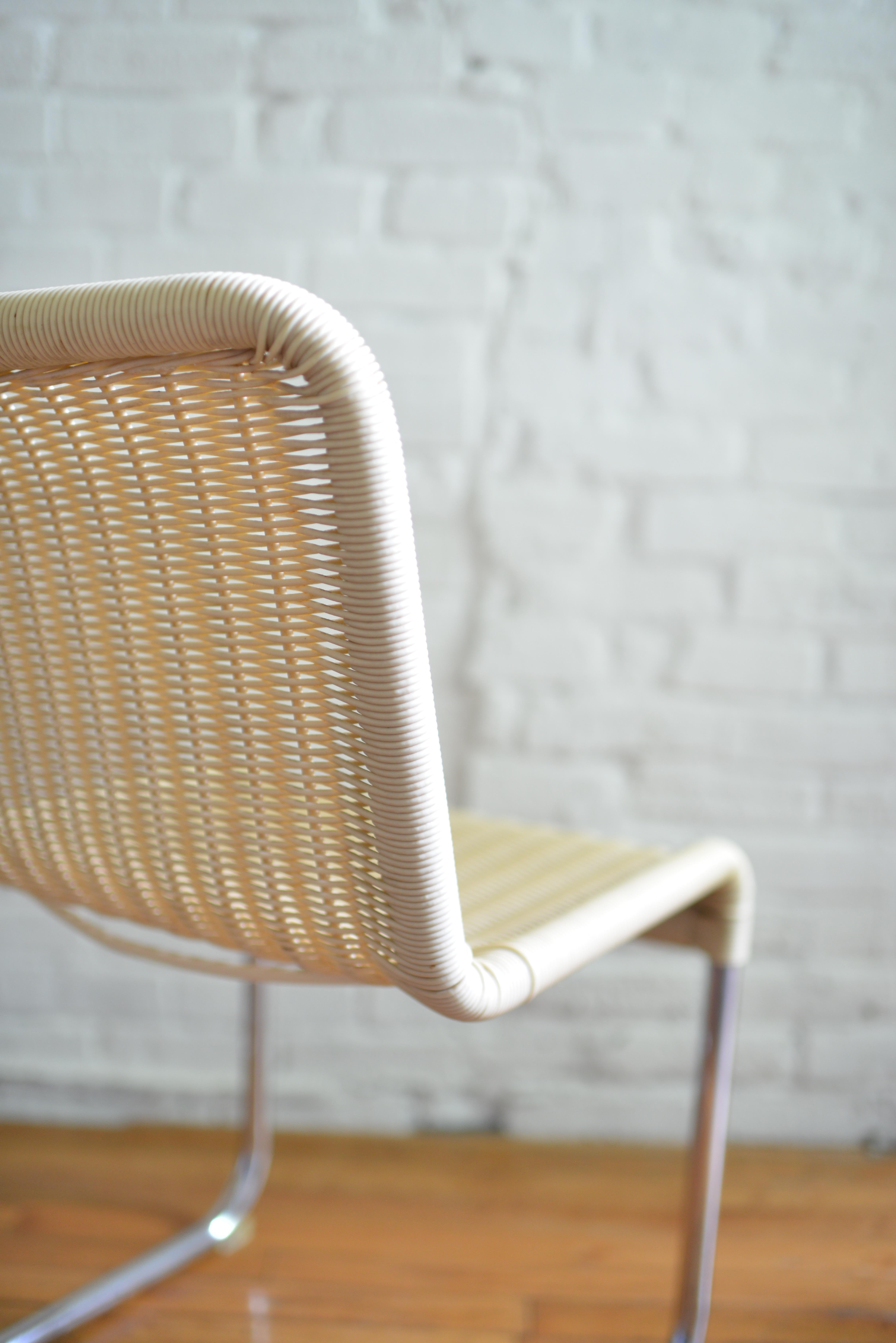 Ensemble de 6 chaises en rotin acrylique tissé et chrome de style Marcel Breuer en vente 5