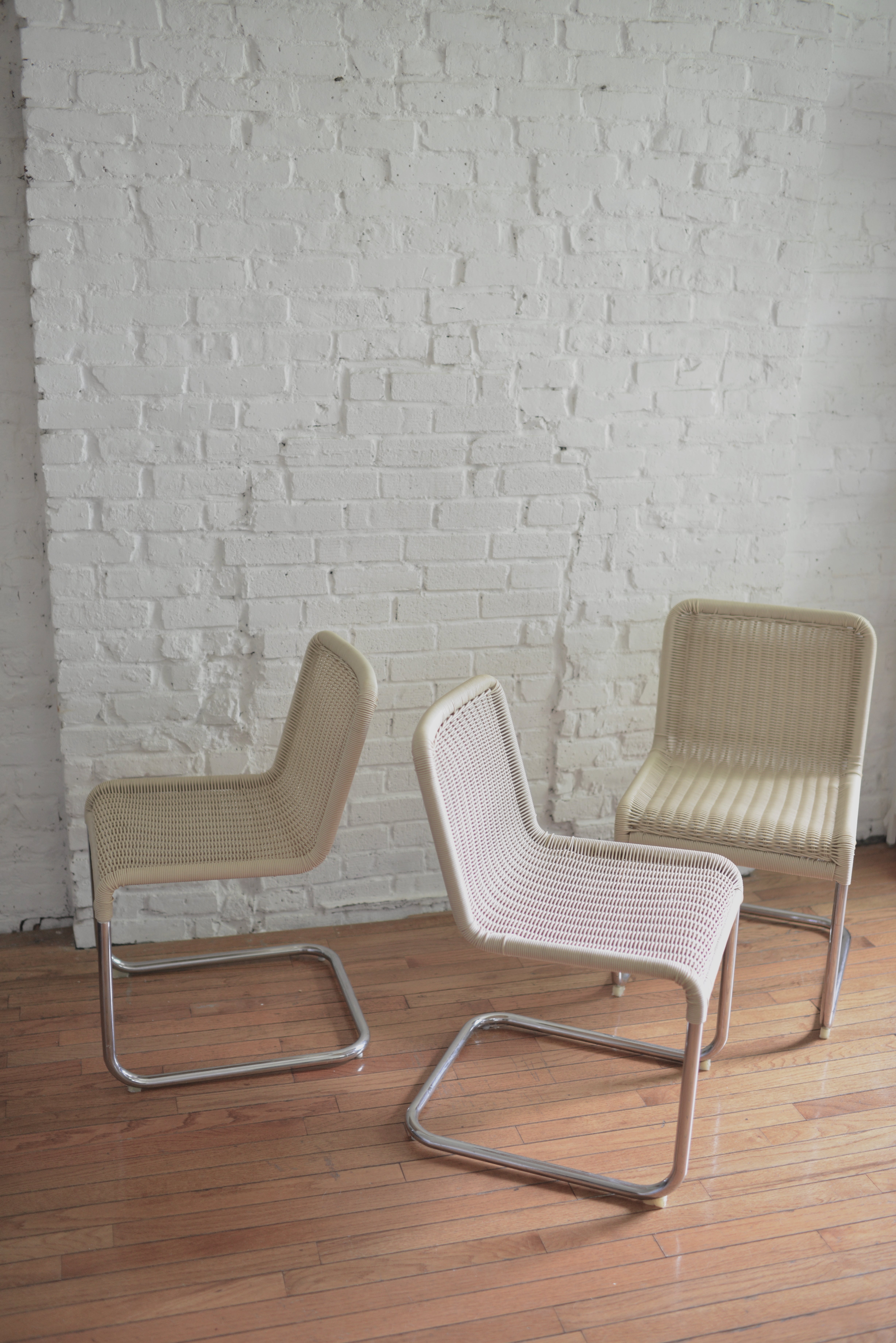 Ensemble de 6 chaises en rotin acrylique tissé et chrome de style Marcel Breuer en vente