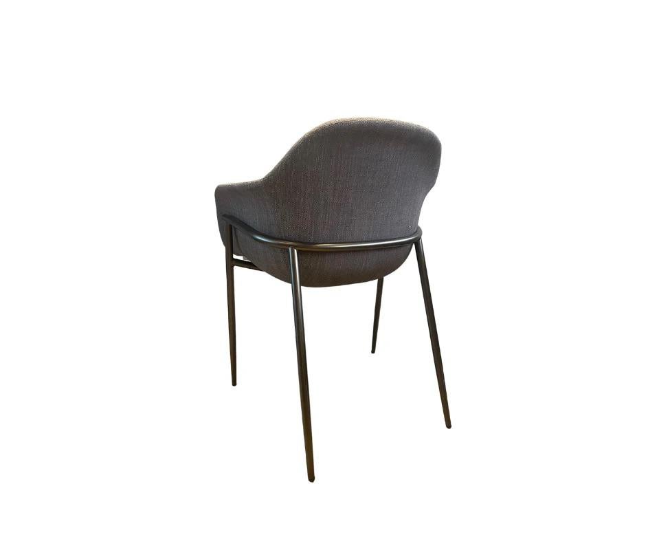 Chia is a very versatile small armchair, characterized by a seat with curved enveloping lines and four different bases.

Finish:
Fabric: Sahco CAT. F Flint 010

Feet:
Mokka Matt Oak OPR15.

Sold as set of 6