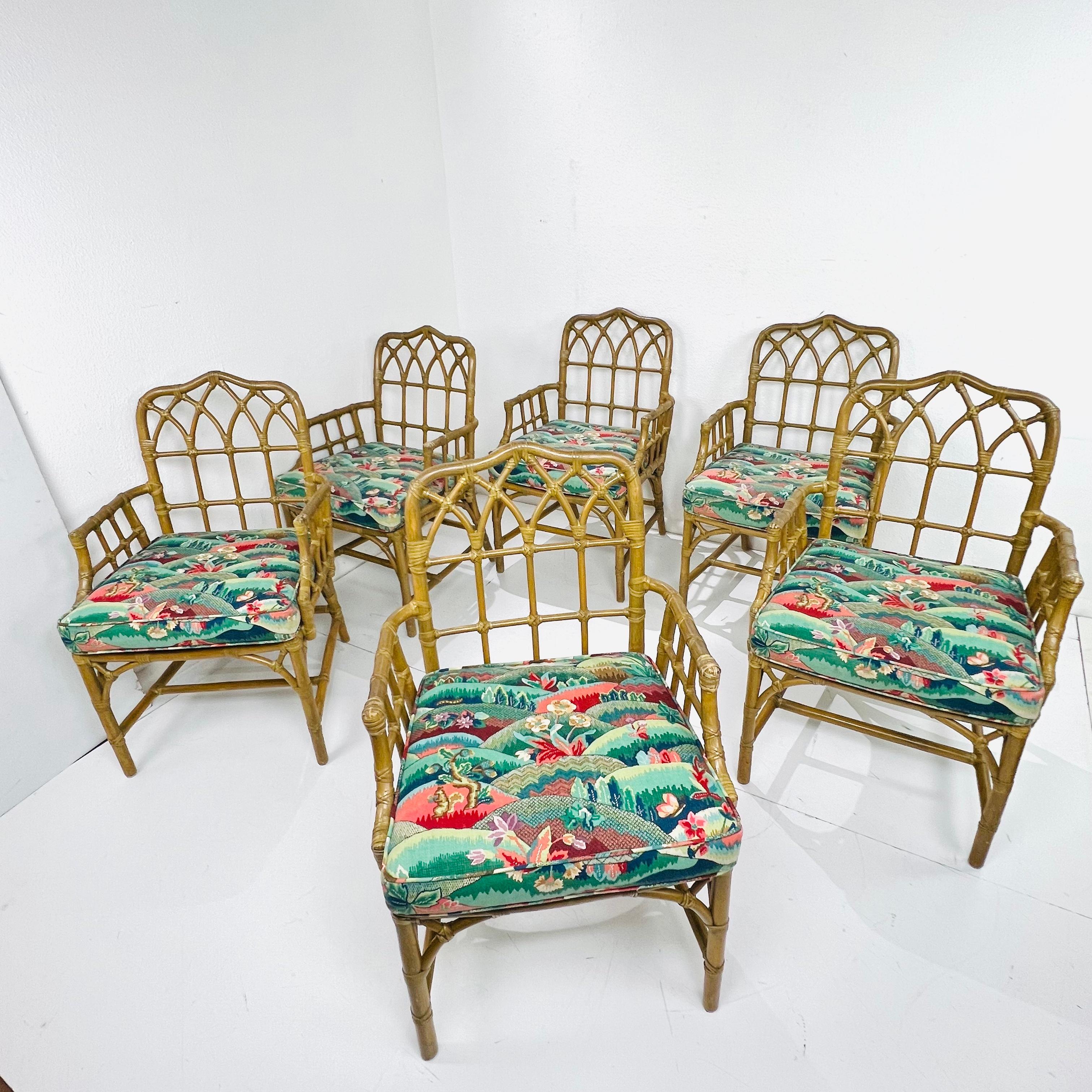 20ième siècle Ensemble de 6 chaises de salle à manger cathédrales McGuire en rotin en vente