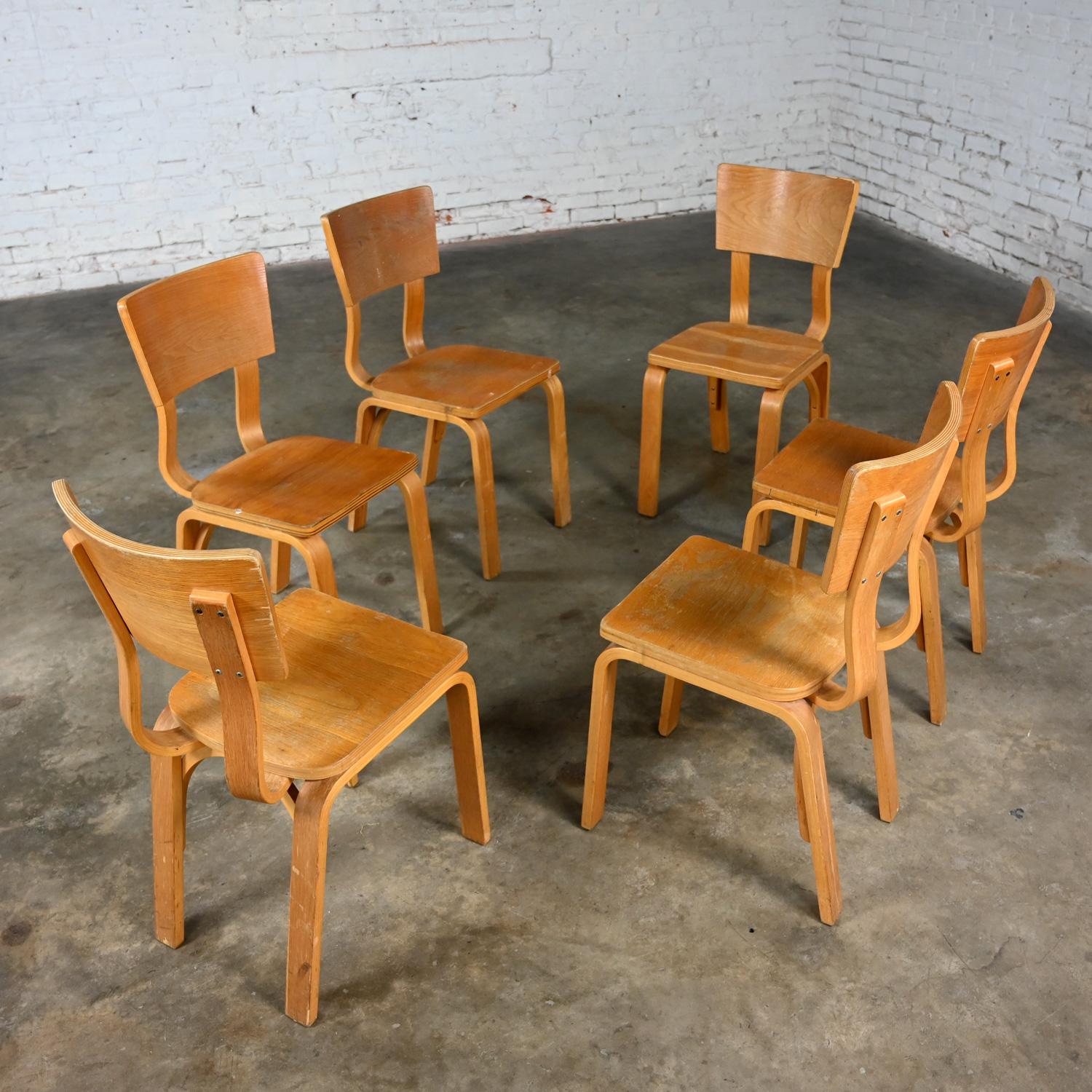 20ième siècle Ensemble de 6 chaises de salle à manger MCM Thonet #1216 en contreplaqué de chêne courbé, assise en selle, arc simple en vente
