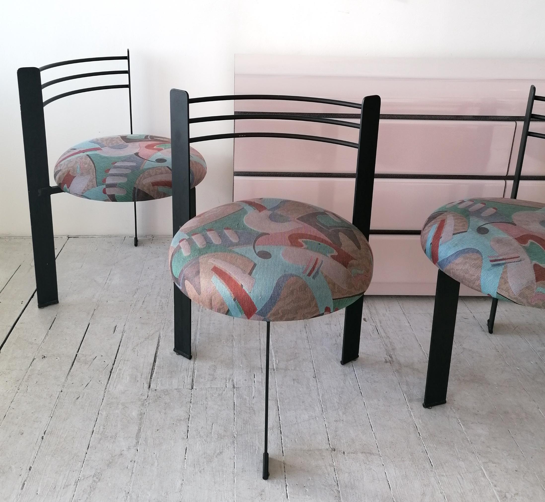 Fin du 20e siècle Ensemble de 6 chaises de salle à manger postmodernes en fer poudré de style Memphis, États-Unis, années 1980 en vente
