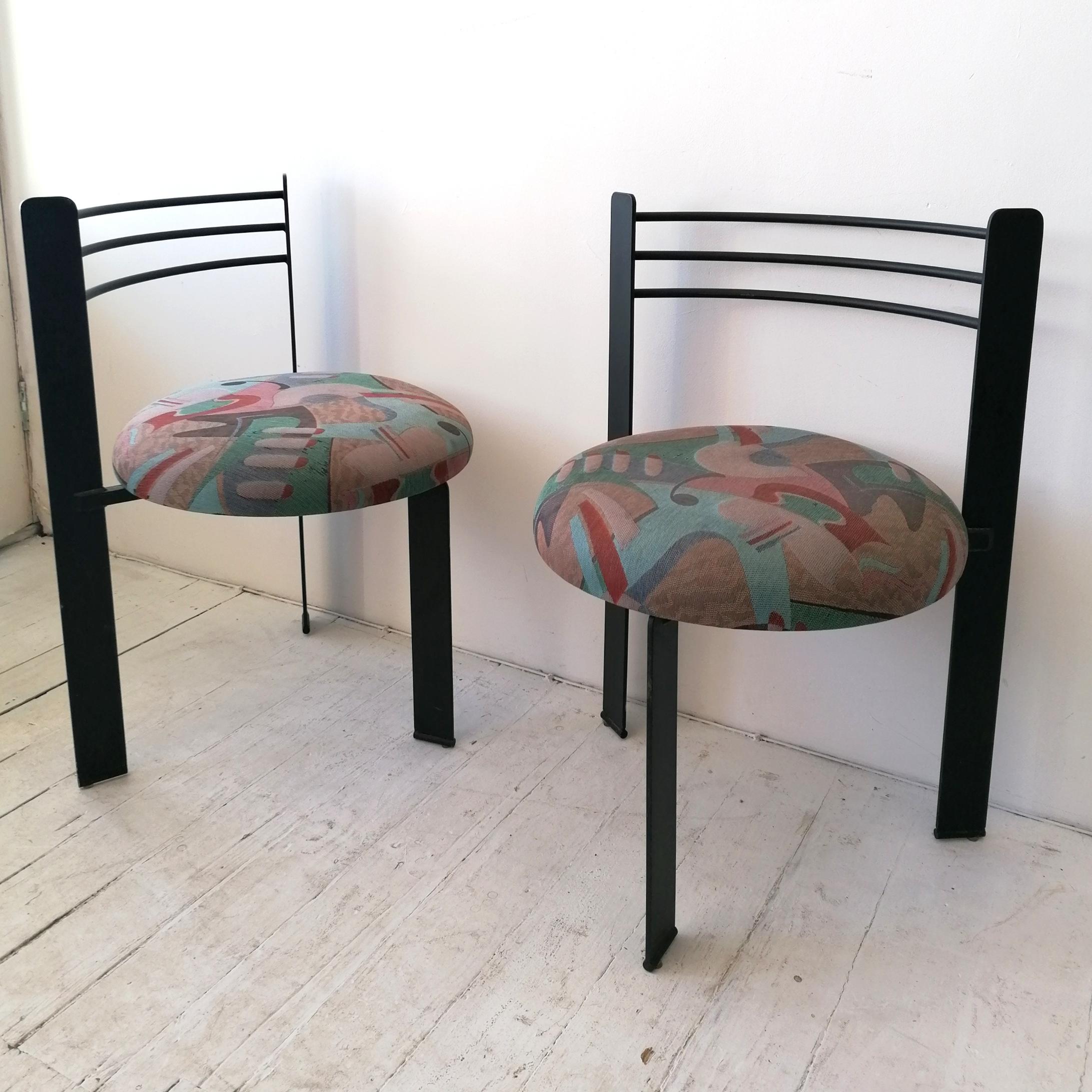 Fabric Set of 6 Memphis style postmodern powder-coated iron dining chairs, USA 1980s For Sale