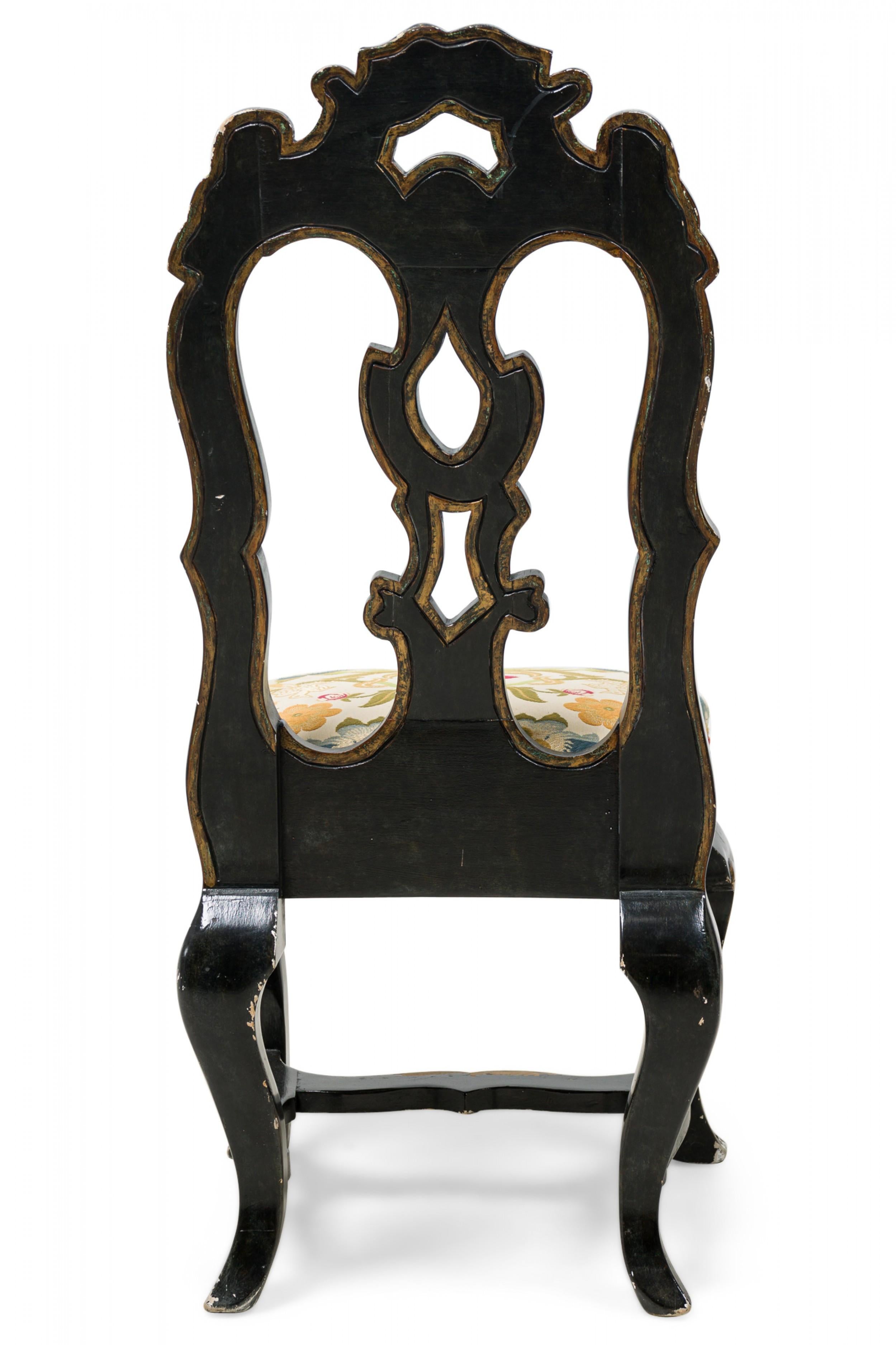 Tessuto Set di 6 sedie da pranzo imbottite in legno rococò Michael Taylor in vendita