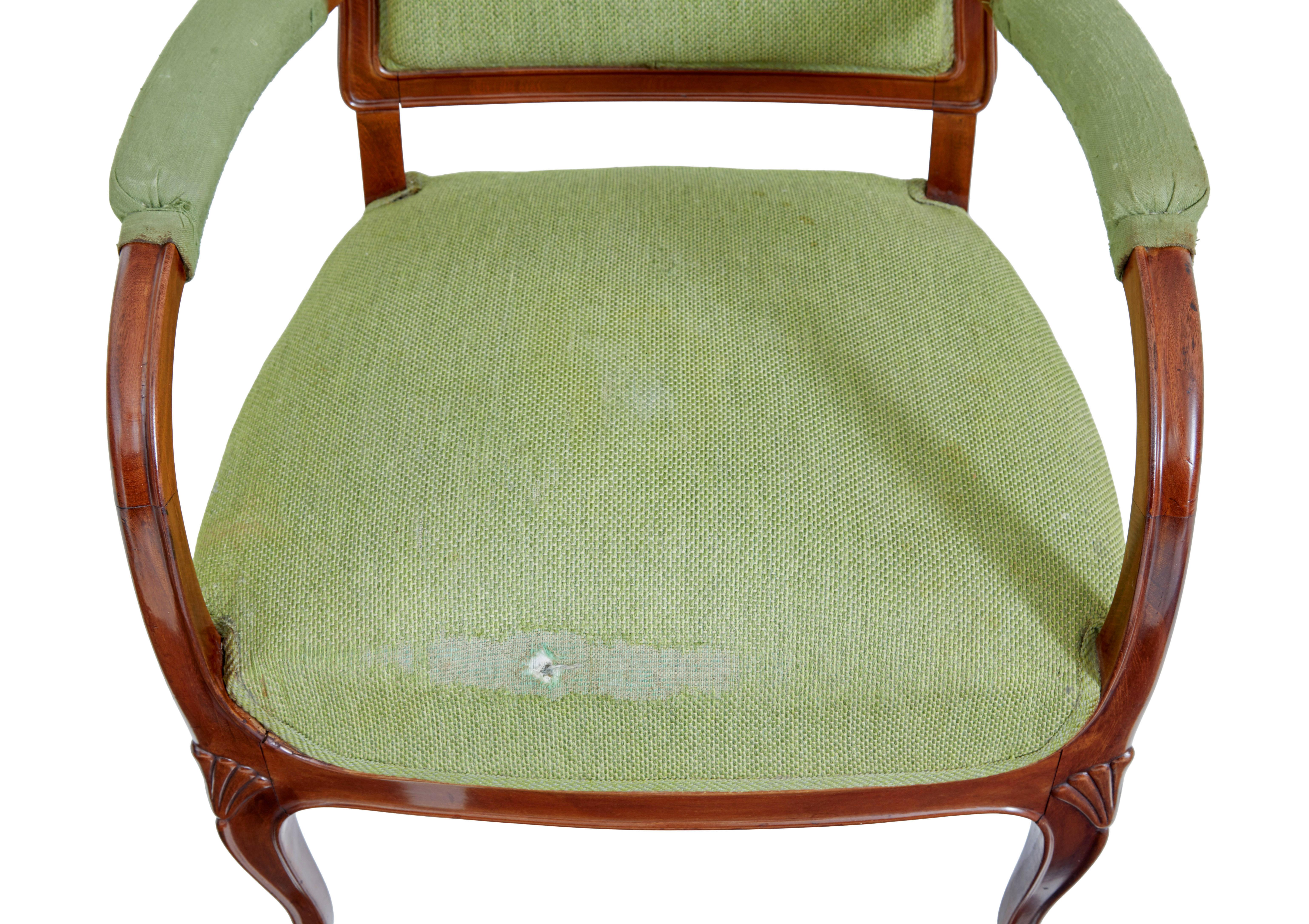 Ensemble de 6 chaises de salle à manger sculptées du milieu du 20e siècle en vente 2