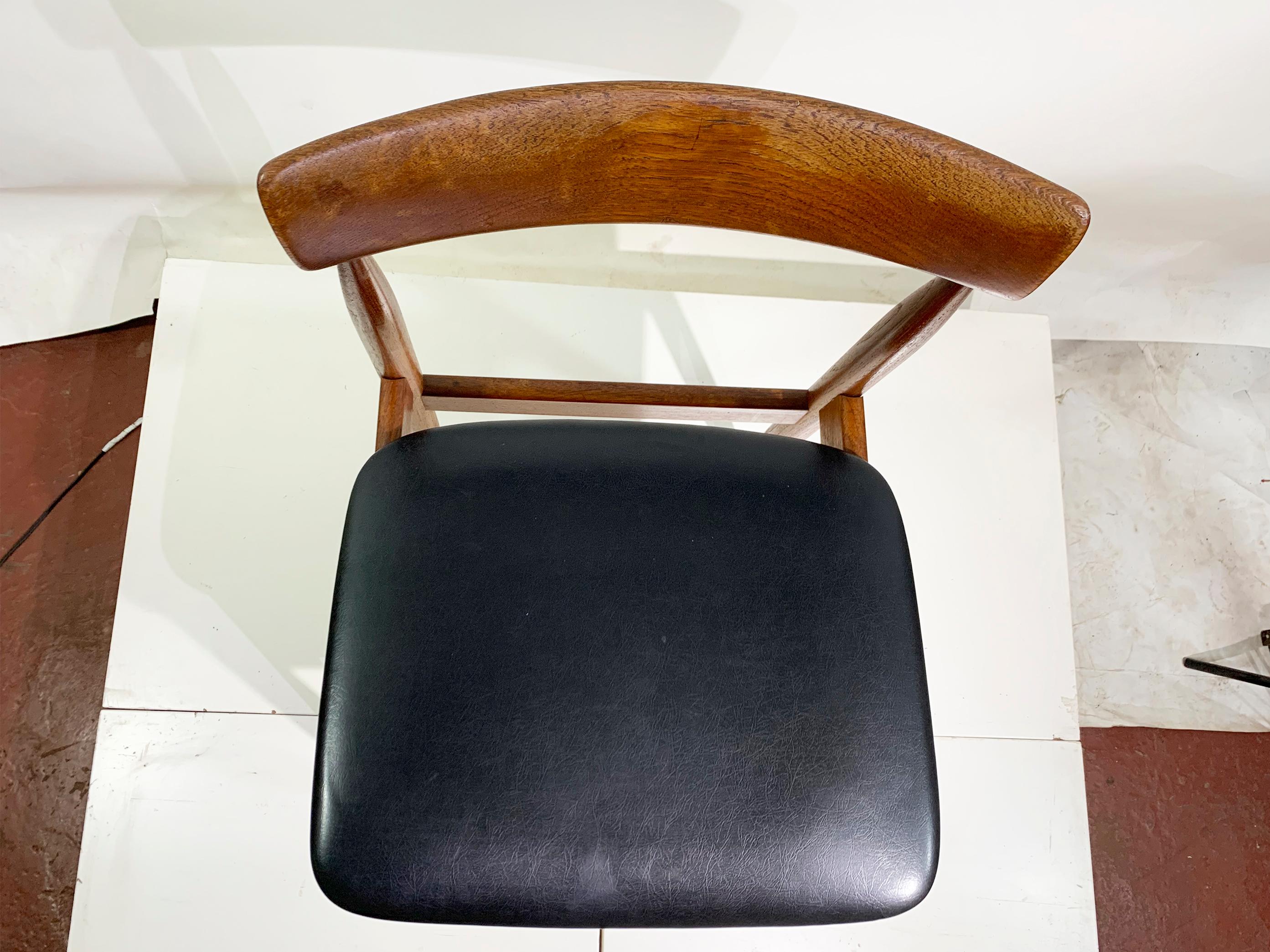 Satz von 6 skandinavischen Esszimmerstühlen aus der Mitte des 20. Jahrhunderts  (Holz) im Angebot