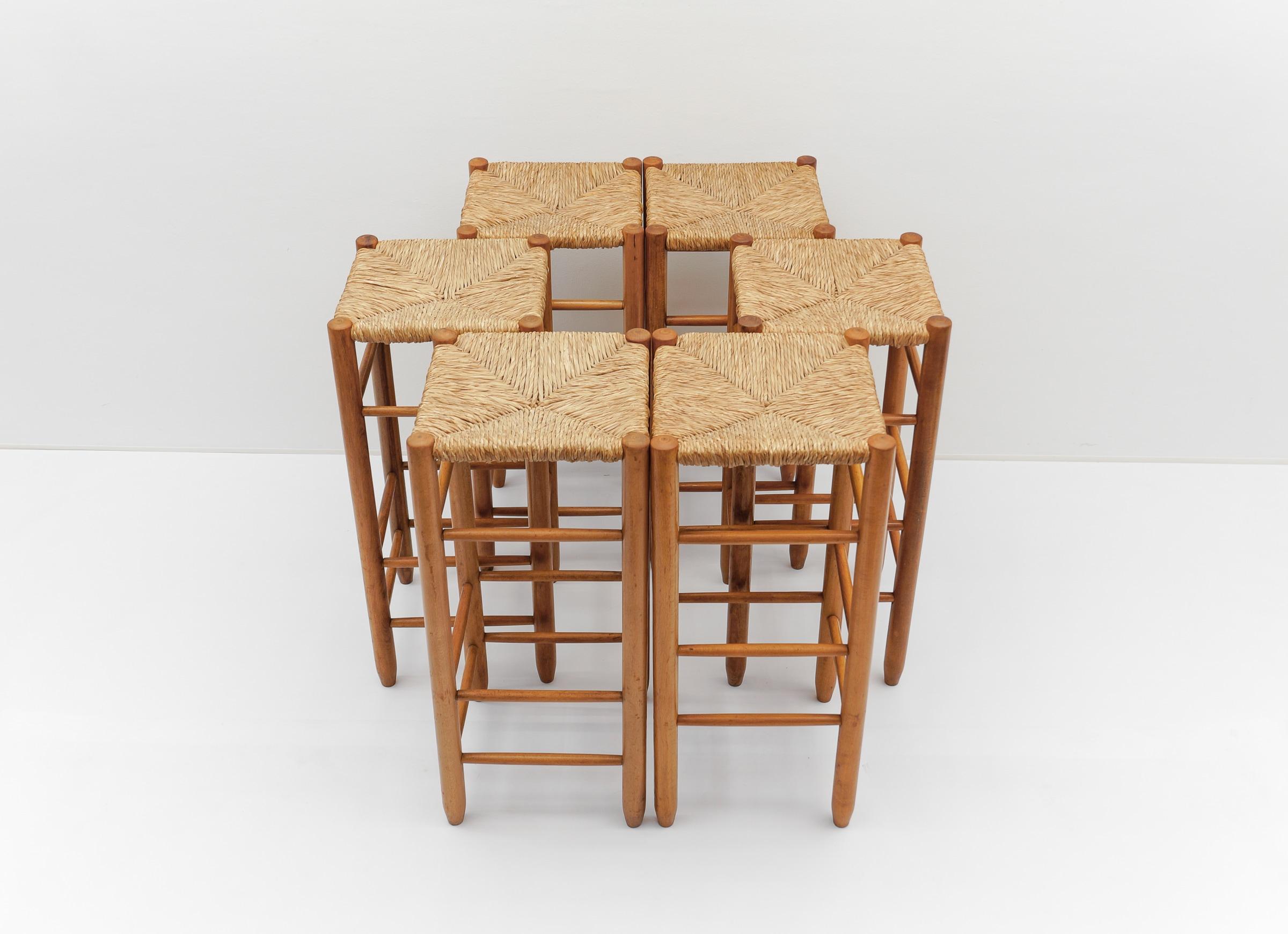 Mid-Century Modern Set of 6 Mid-Century Bar Stools in Wood and Bast, 1960s Italy For Sale