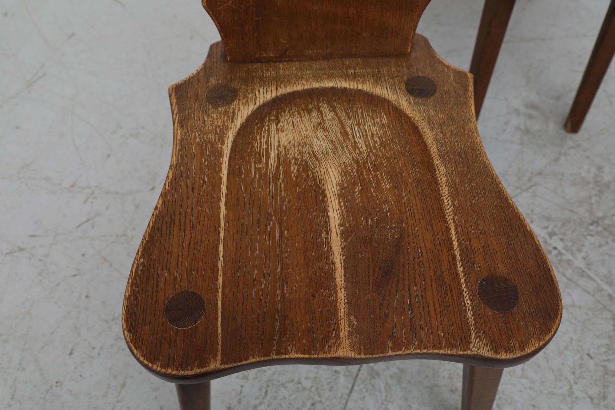 6 Stühle aus dunkler Eiche, geschnitzt im Tiroler Stil, Brutalismus Mitte des Jahrhunderts im Angebot 4