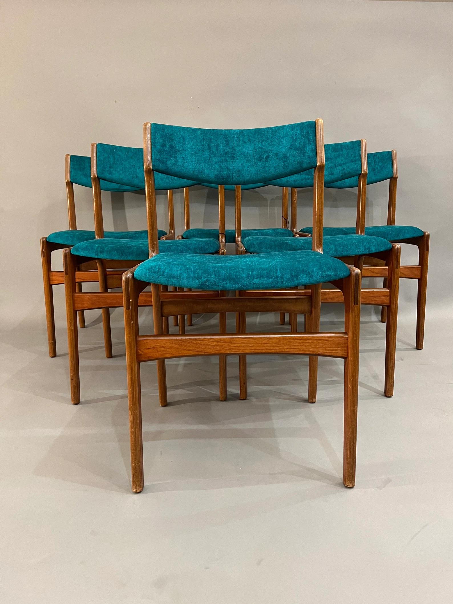 Set of 6 Mid Century Chairs Designed by Erik Buch for O.D. Møbler In Good Condition In Hudson, NY