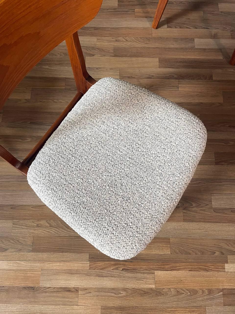 Ensemble de 6 chaises de salle à manger en teck moderne danois du milieu du siècle dernier en vente 3