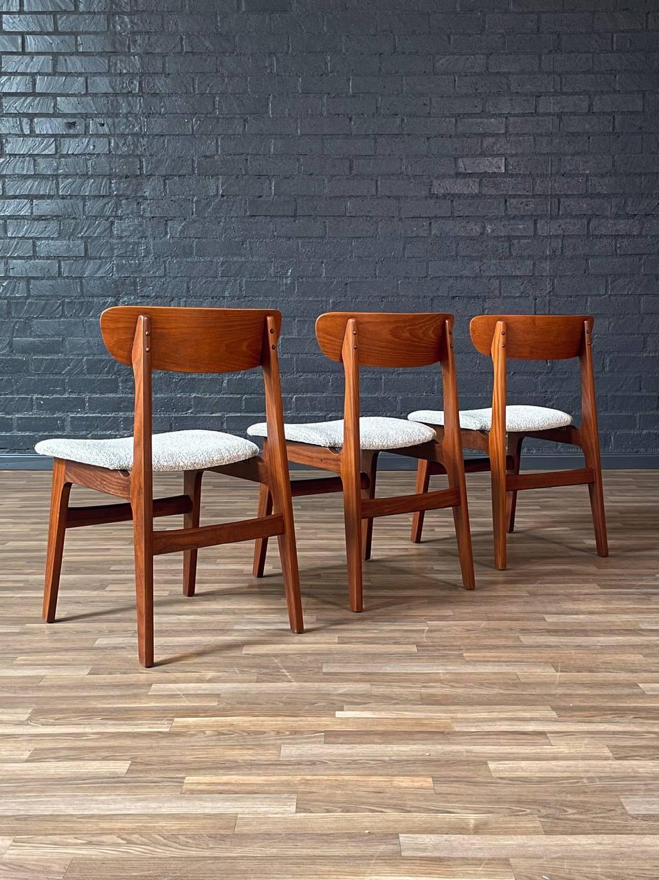 Tissu Ensemble de 6 chaises de salle à manger en teck moderne danois du milieu du siècle dernier en vente